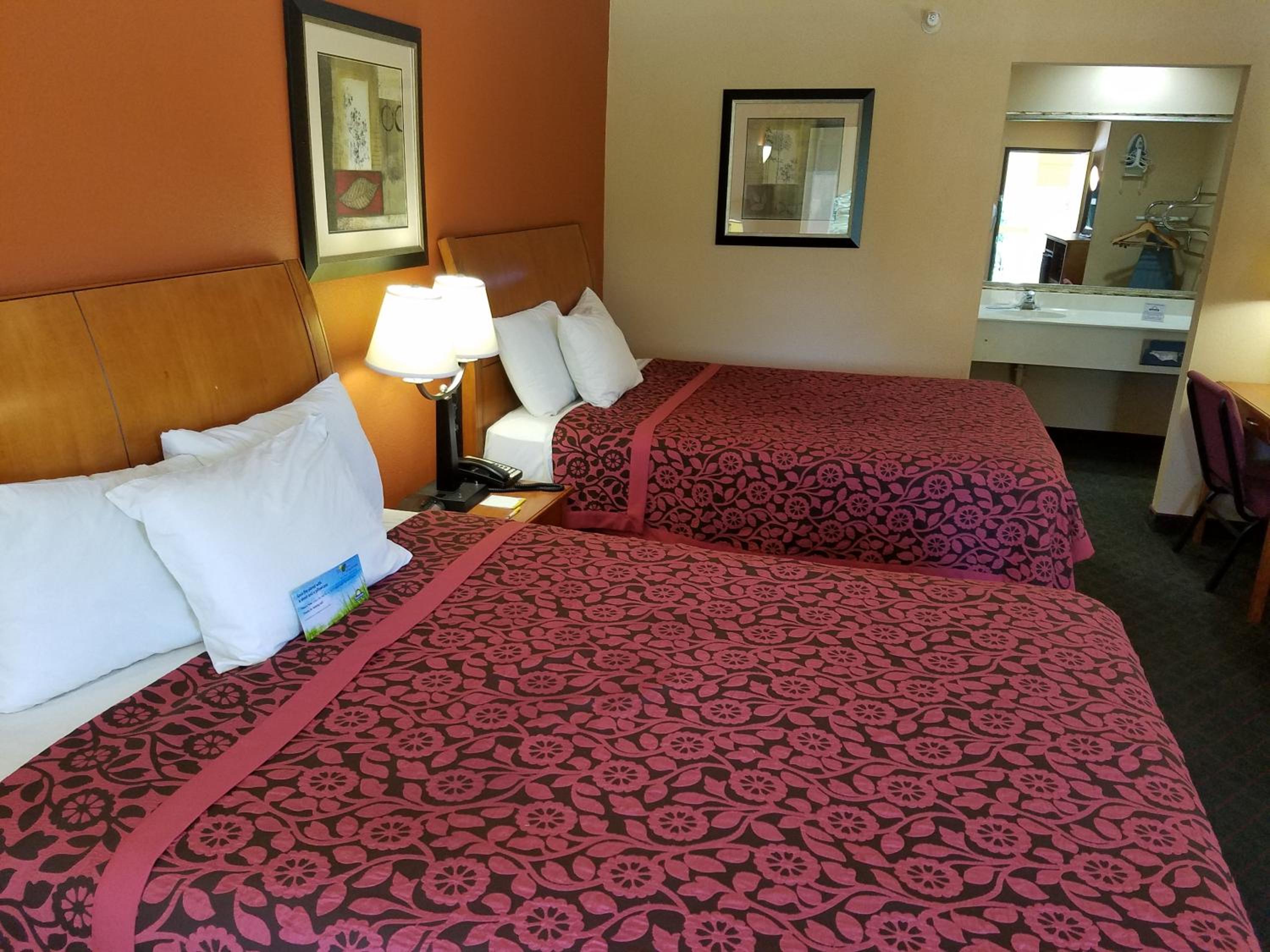Queen Room with Two Queen Beds - Non-Smoking - Photo 1