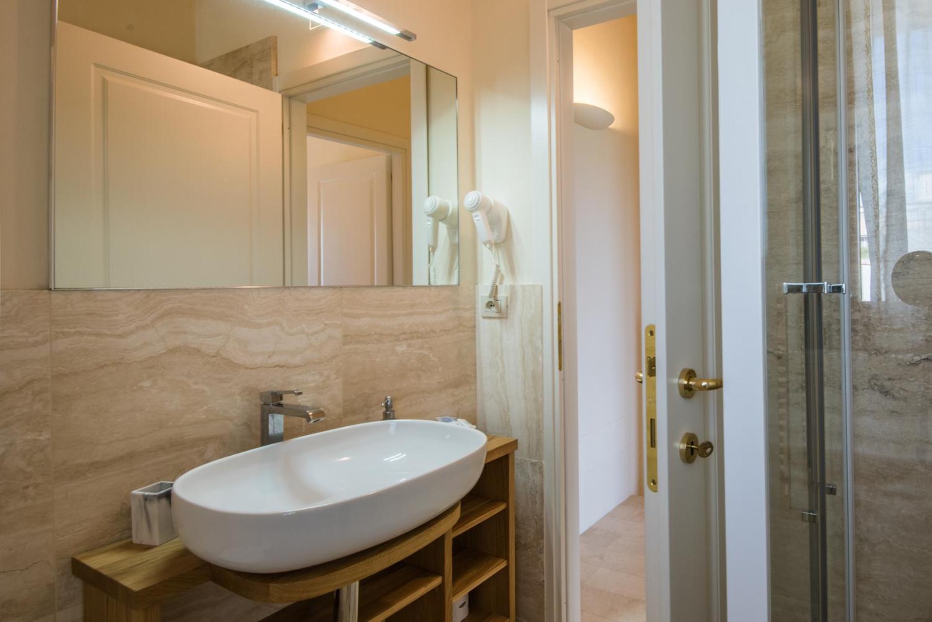 One-Bedroom Apartment with Garden - Photo 14