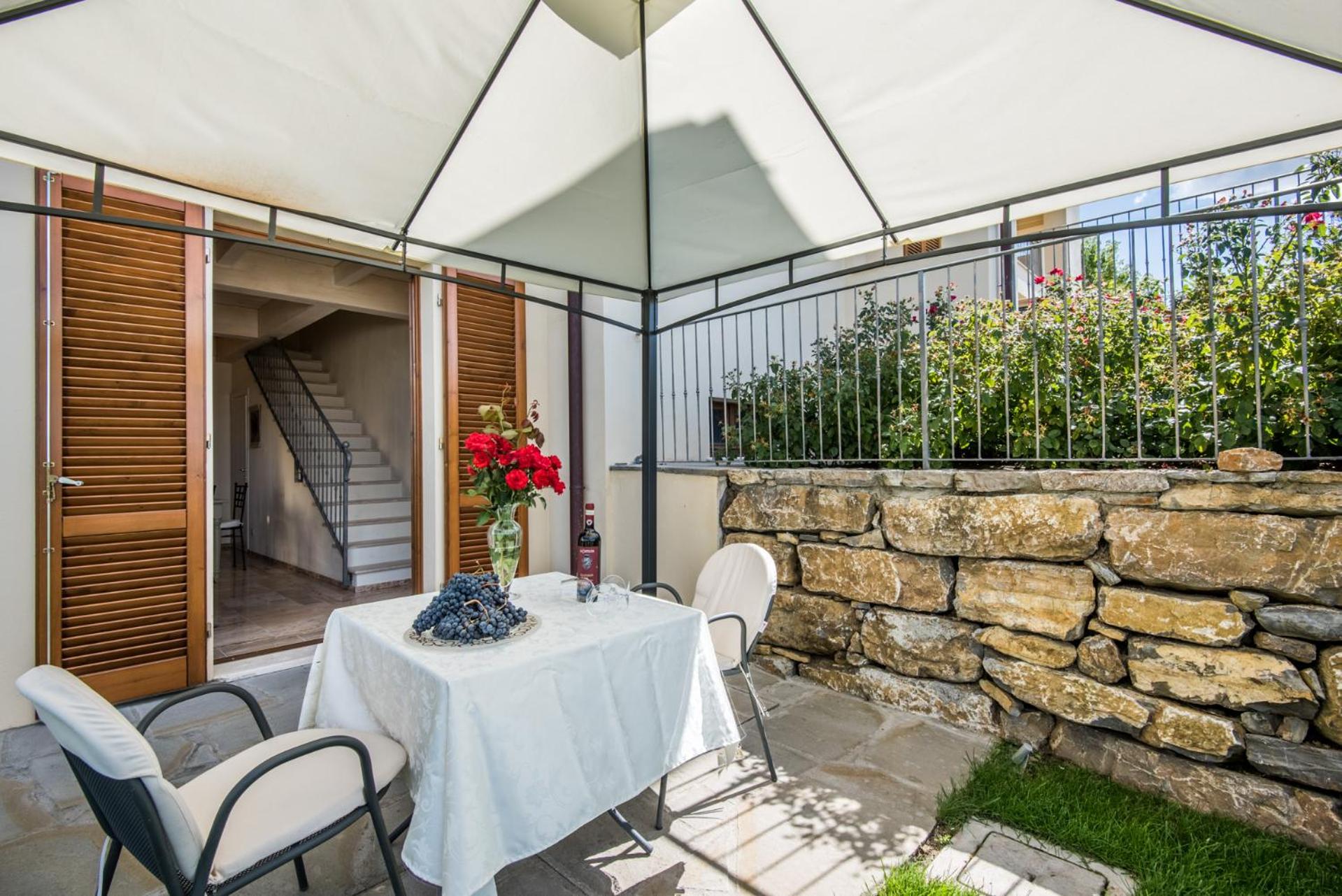 One-Bedroom Apartment with Garden - Photo 3