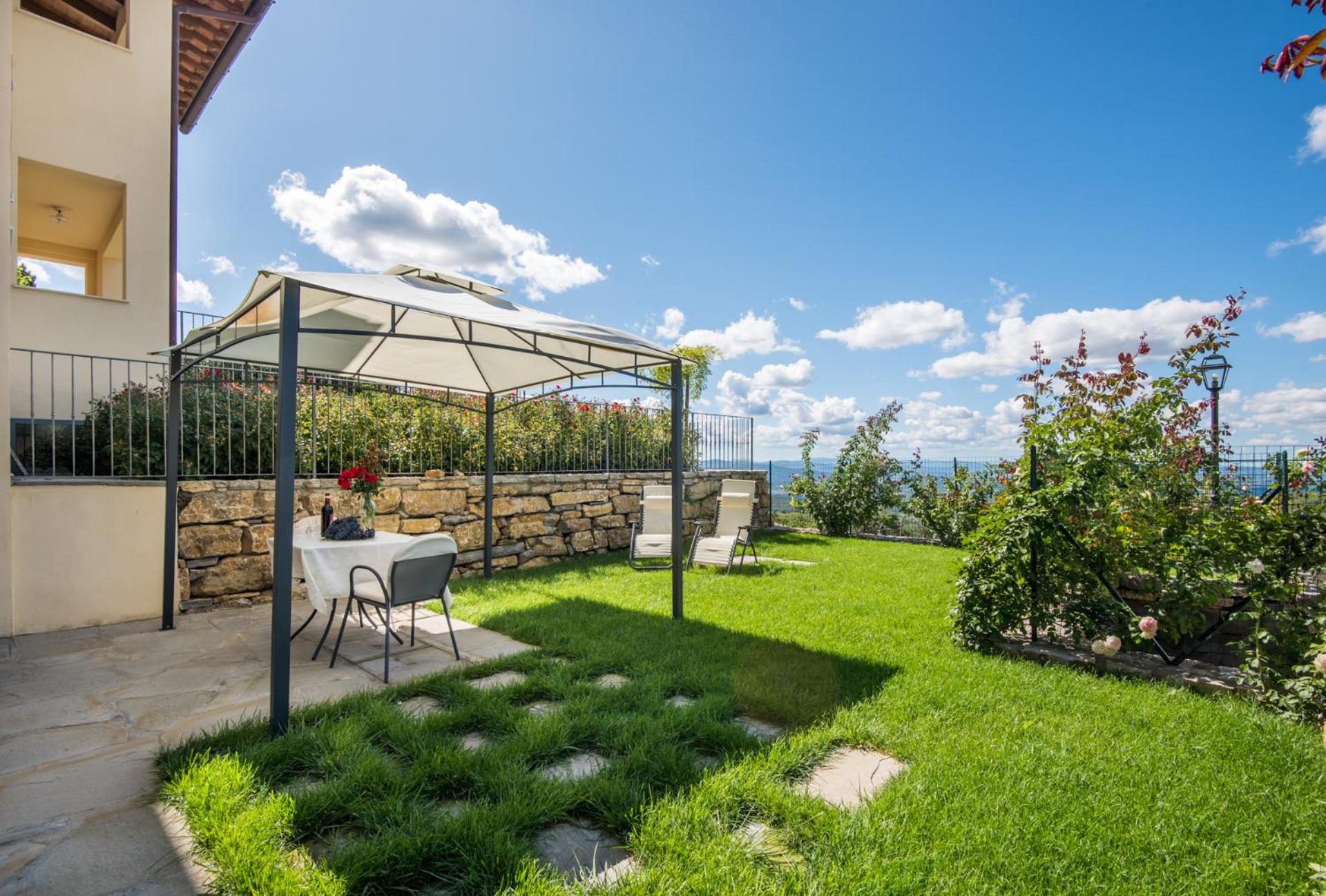 One-Bedroom Apartment with Garden - Photo 4