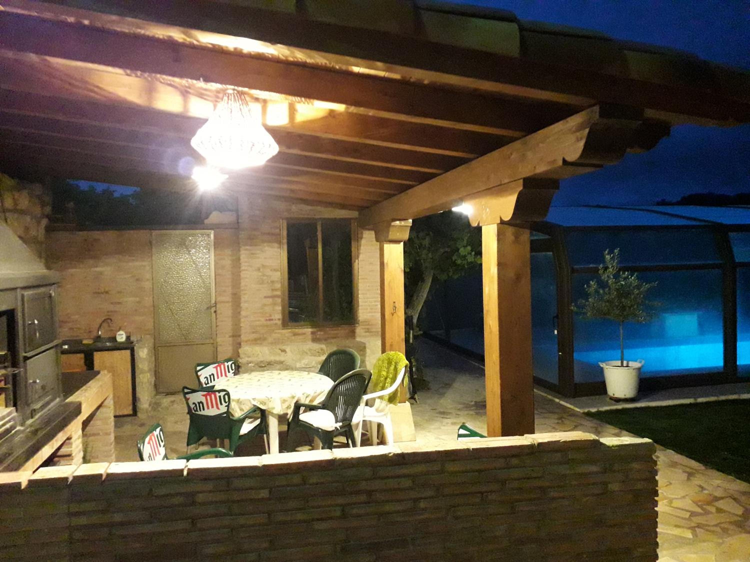 Five-Bedroom House photo 3