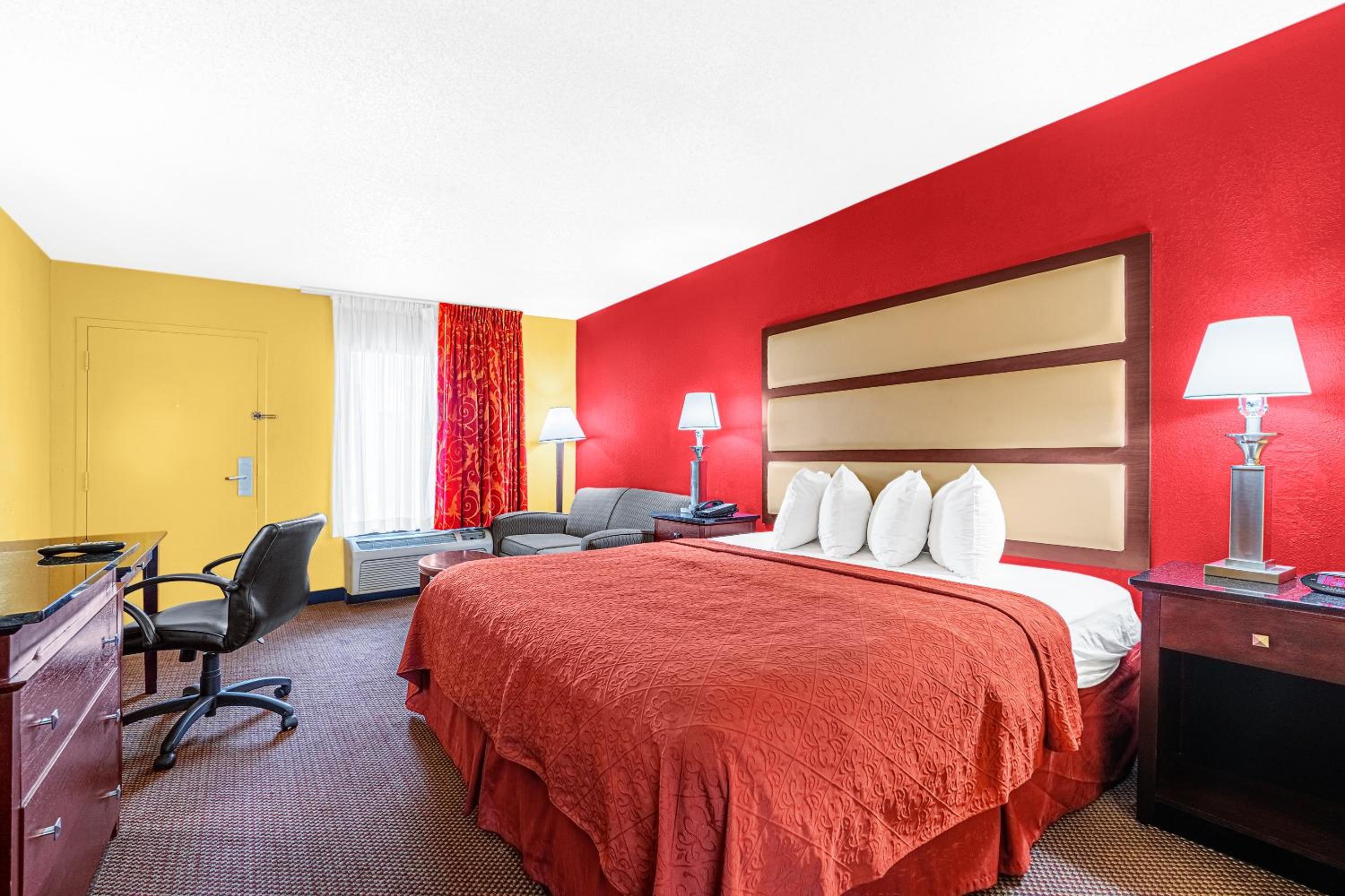 Deluxe King Room - Smoking - Photo 4