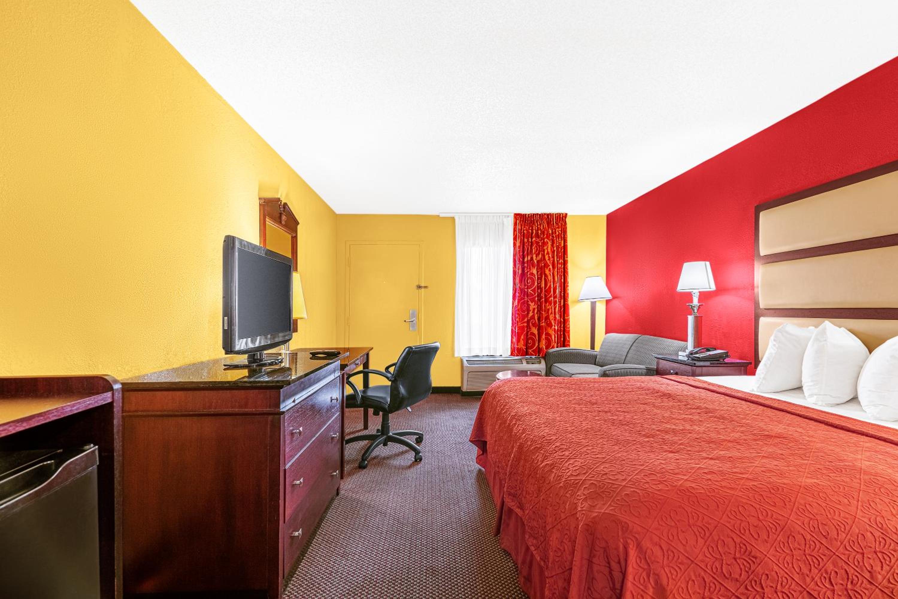 Deluxe King Room - Smoking - Photo 1