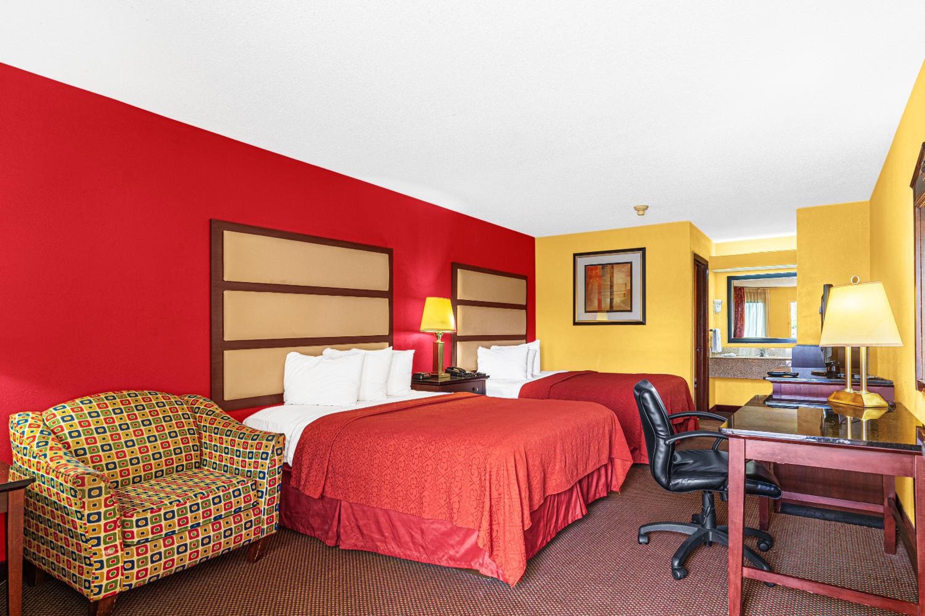 Deluxe Queen Room with Two Queen Beds - Non-Smoking - Photo 1