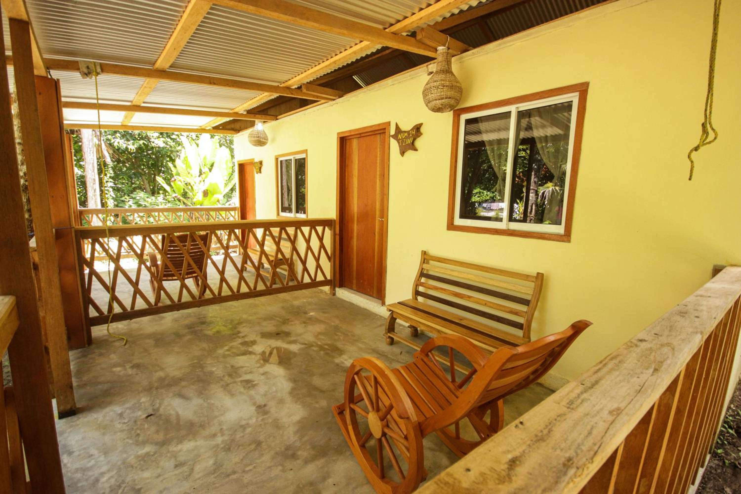 Quadruple Room with Private Bathroom - Photo 6