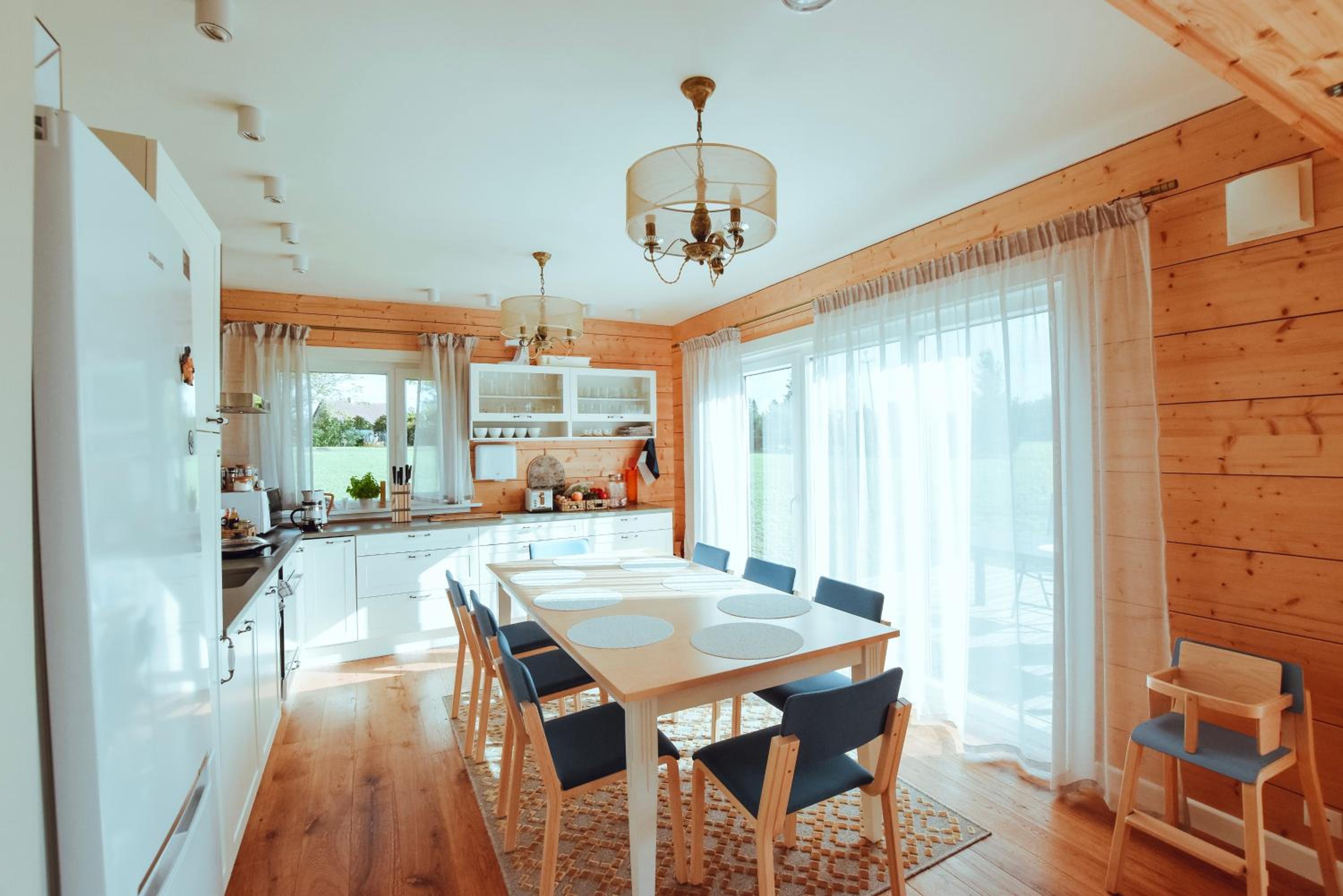 Five-Bedroom House - Photo 65