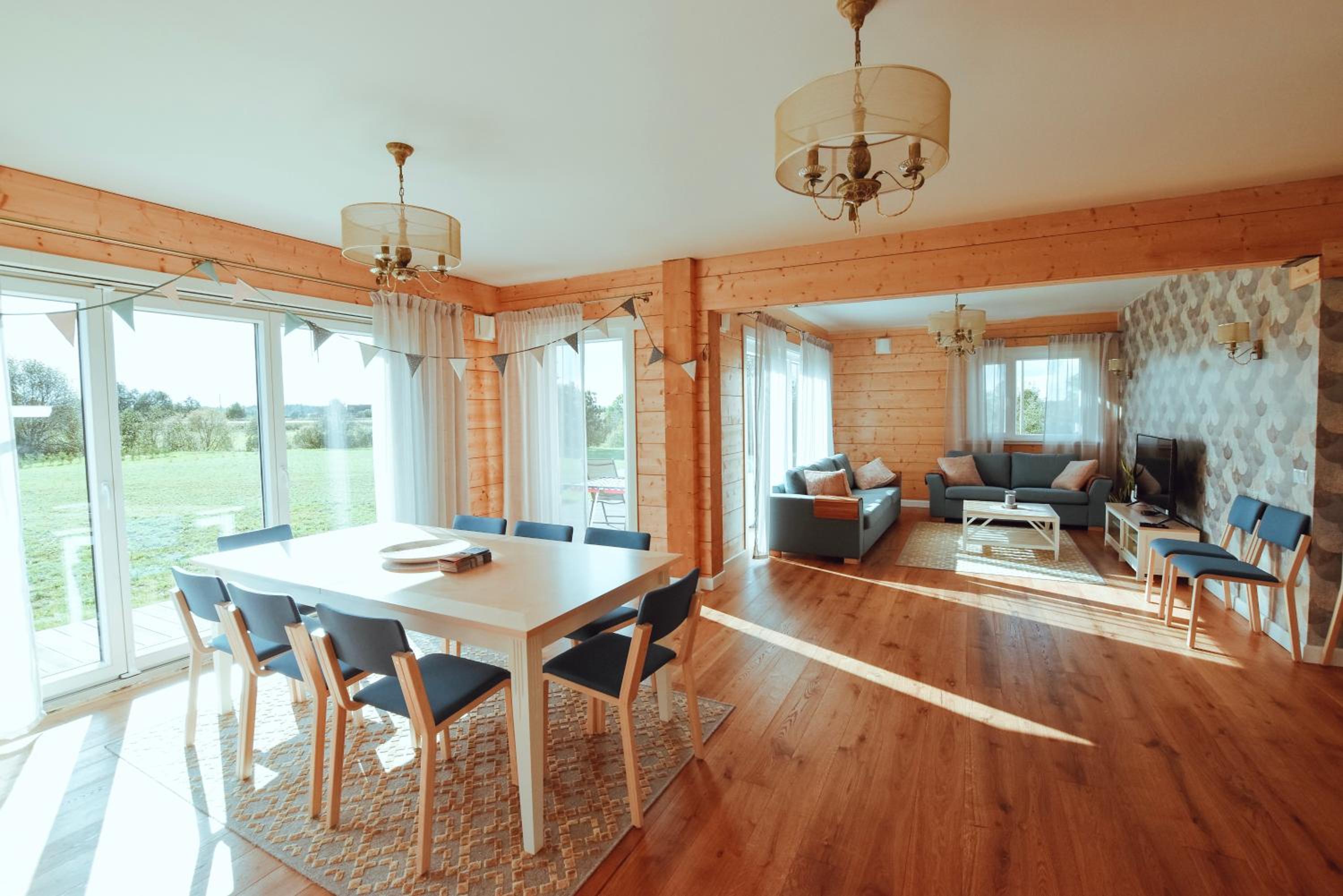 Five-Bedroom House - Photo 66