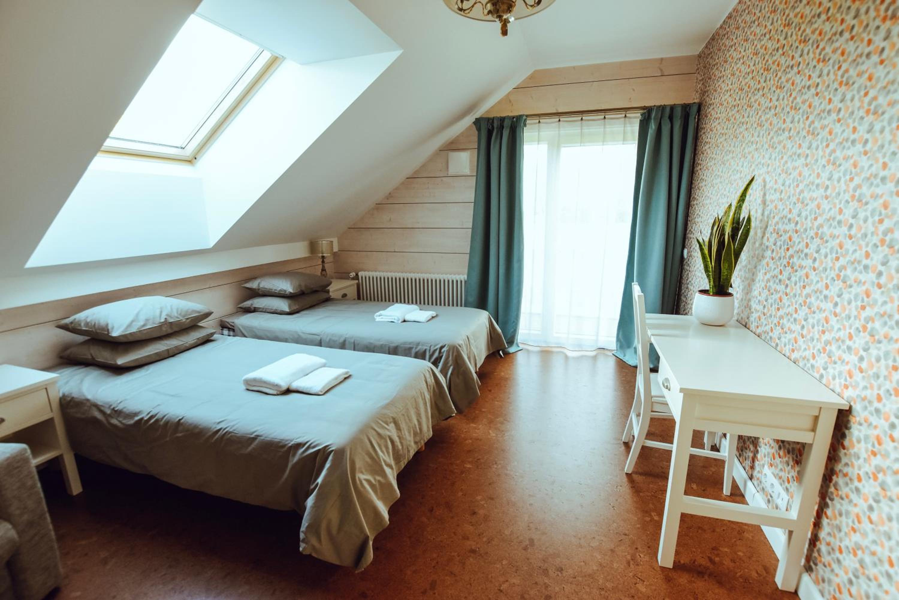 Five-Bedroom House - Photo 18