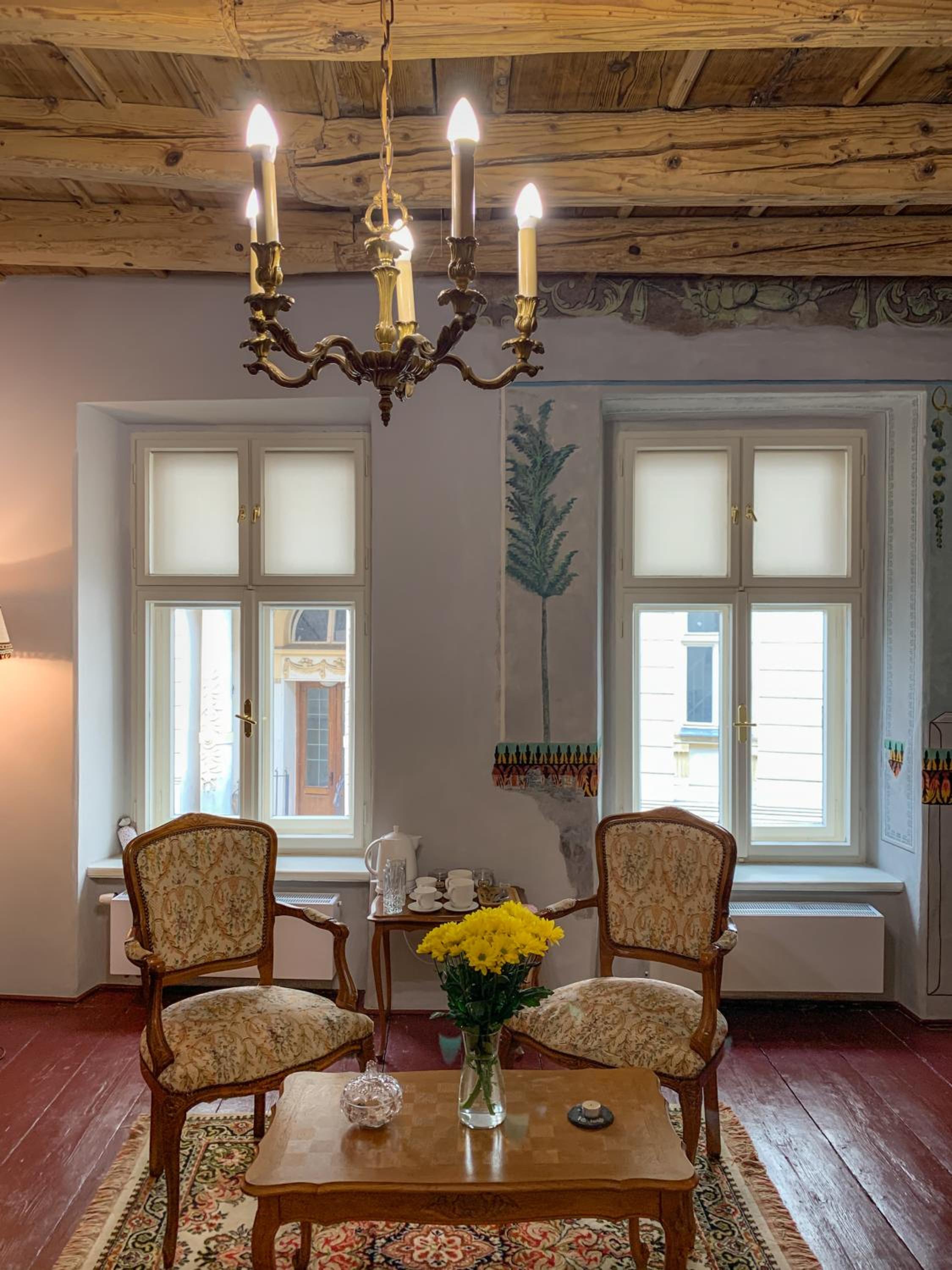 Deluxe King Suite - Photo 21