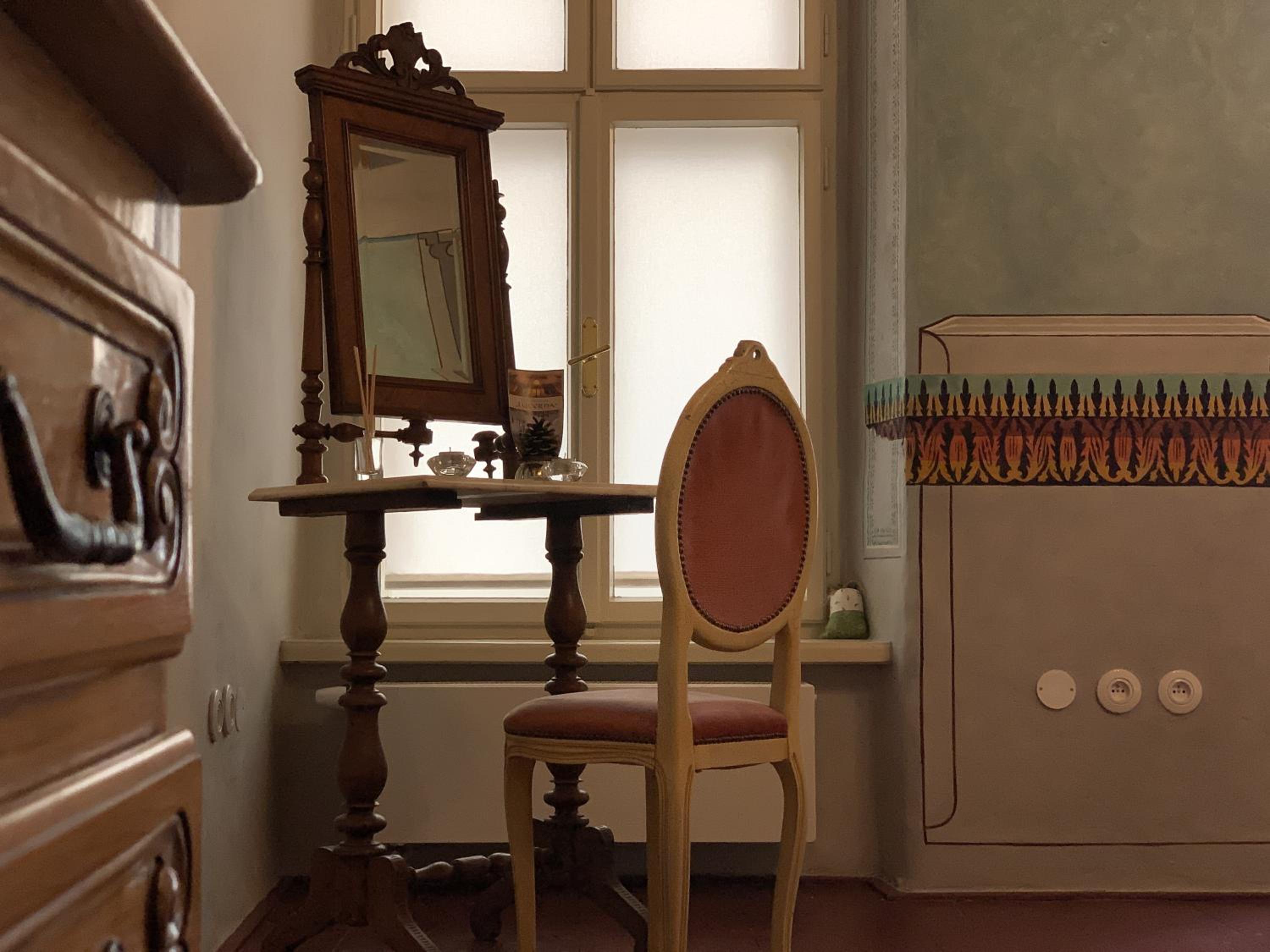 Deluxe King Suite - Photo 18
