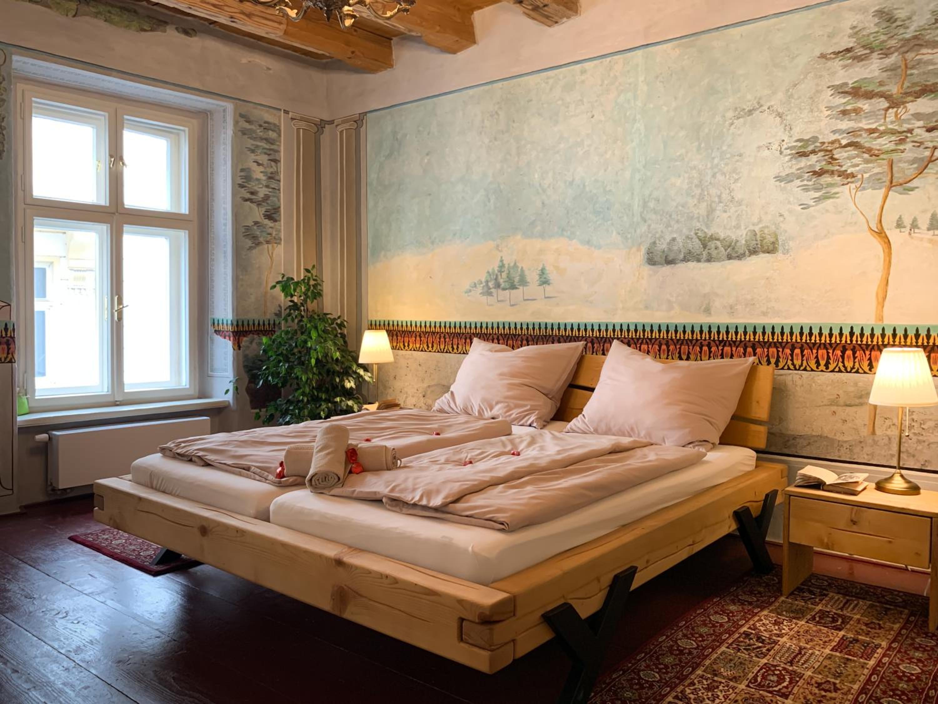 Deluxe King Suite - Photo 10