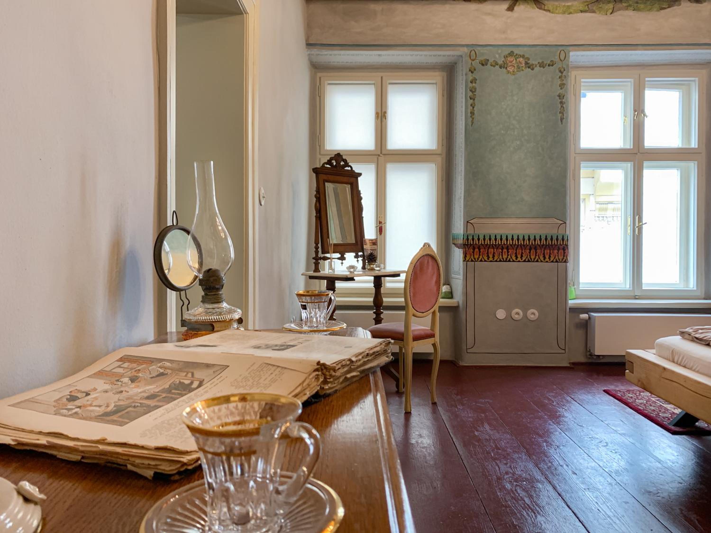 Deluxe King Suite - Photo 9