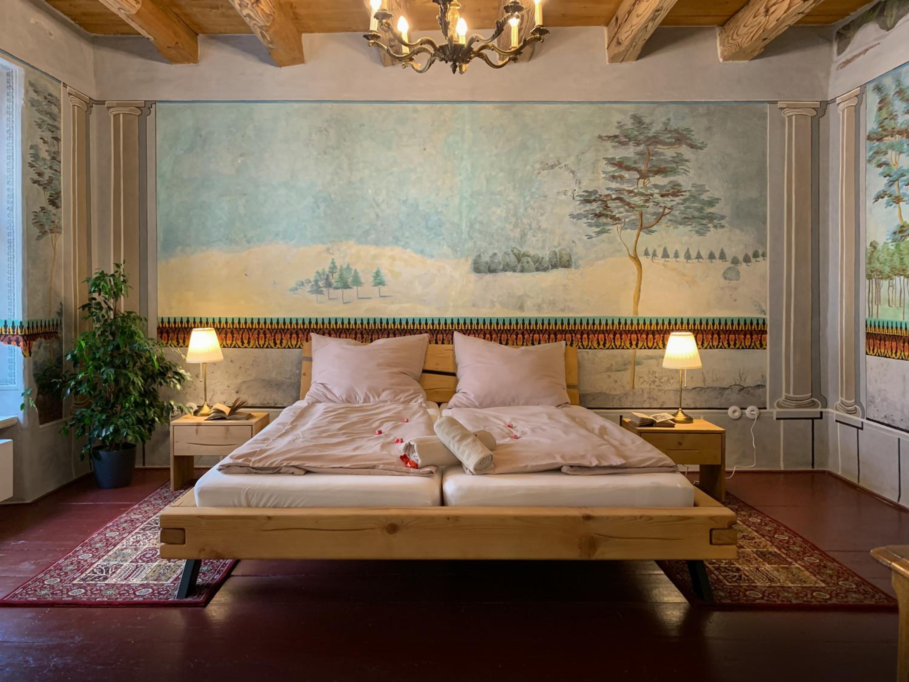 Deluxe King Suite - Photo 3