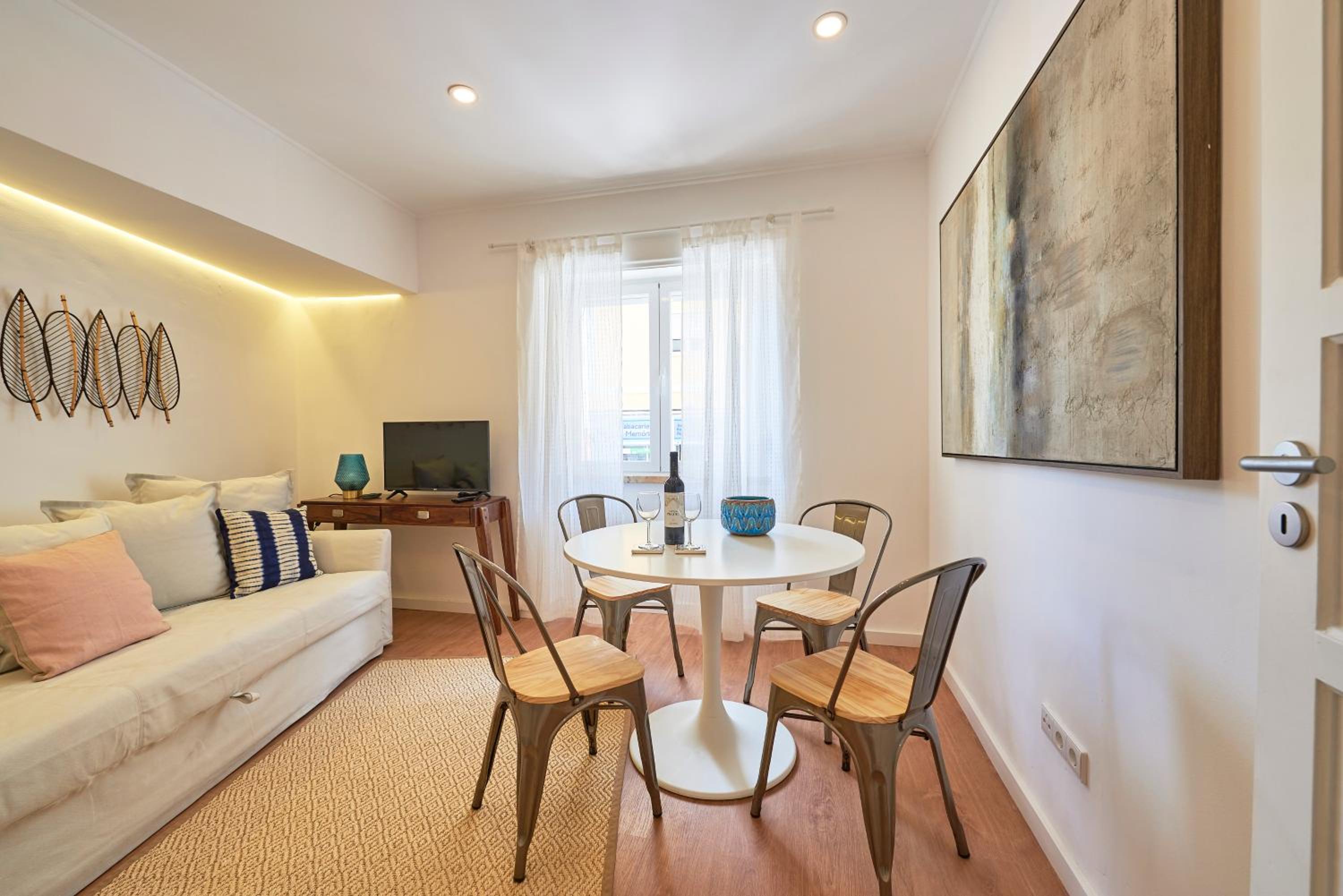 One-Bedroom Apartment photo 1