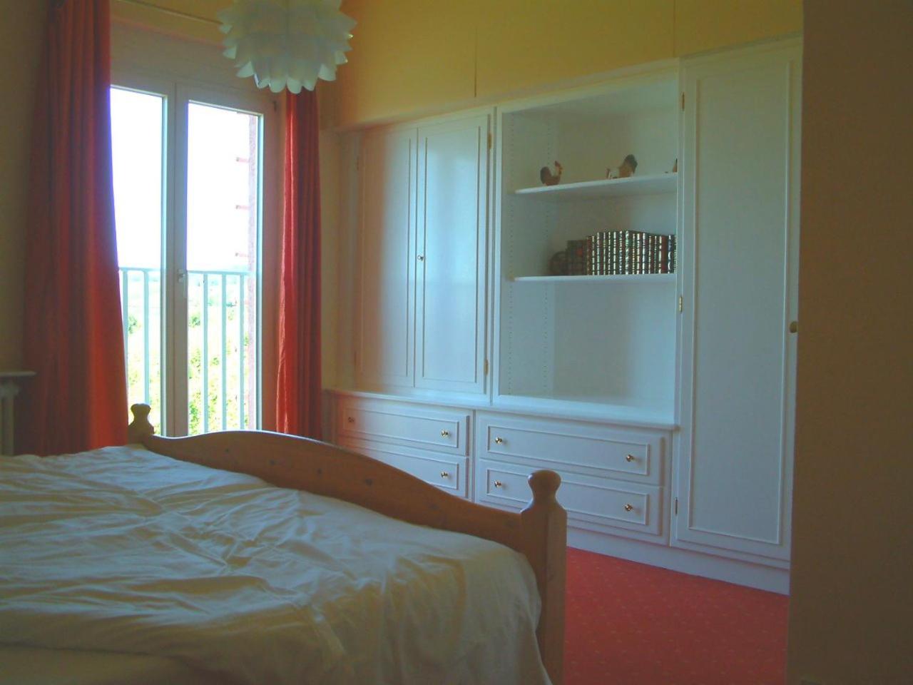 Family Room with Lake View photo 1