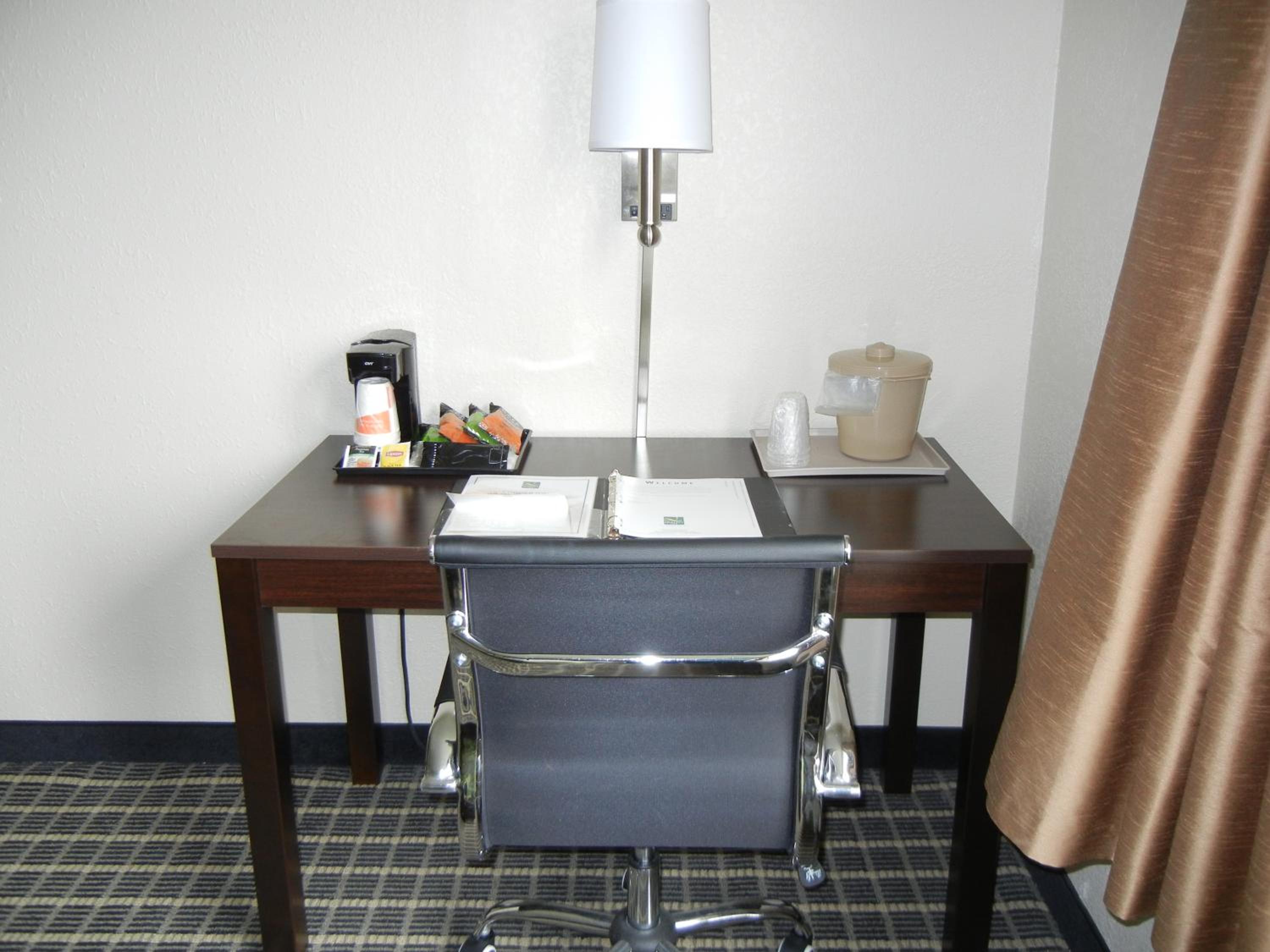 Double Room with Two Double Beds - Smoking - Photo 1