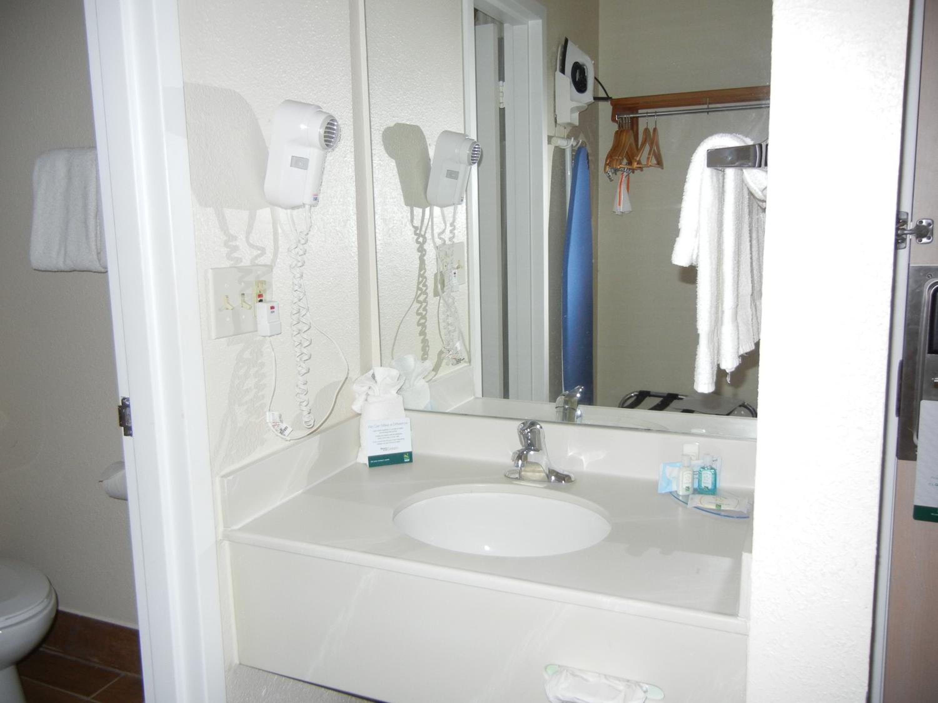 Double Room with Two Double Beds - Smoking - Photo 2