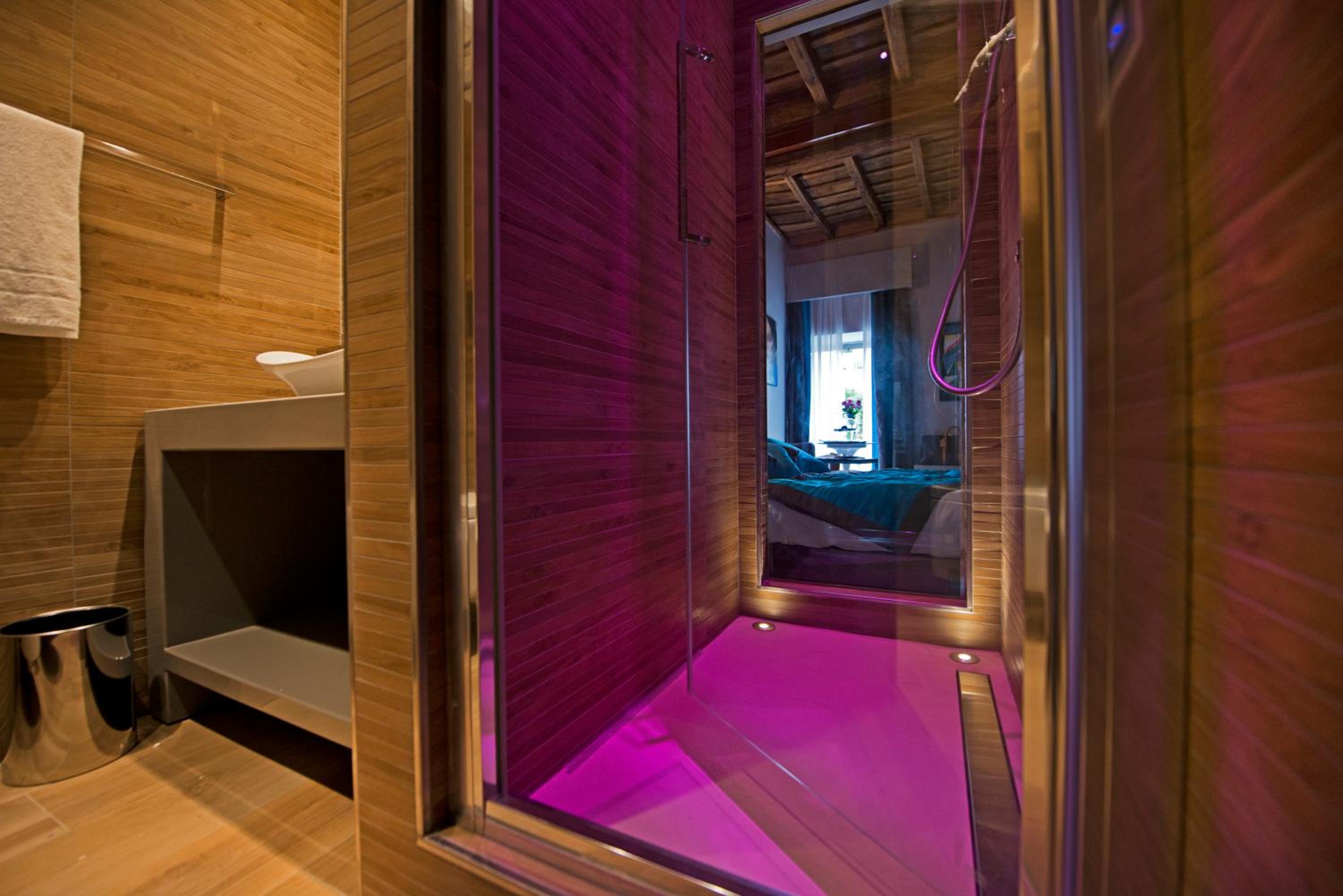 Small Double Room Smart photo 2