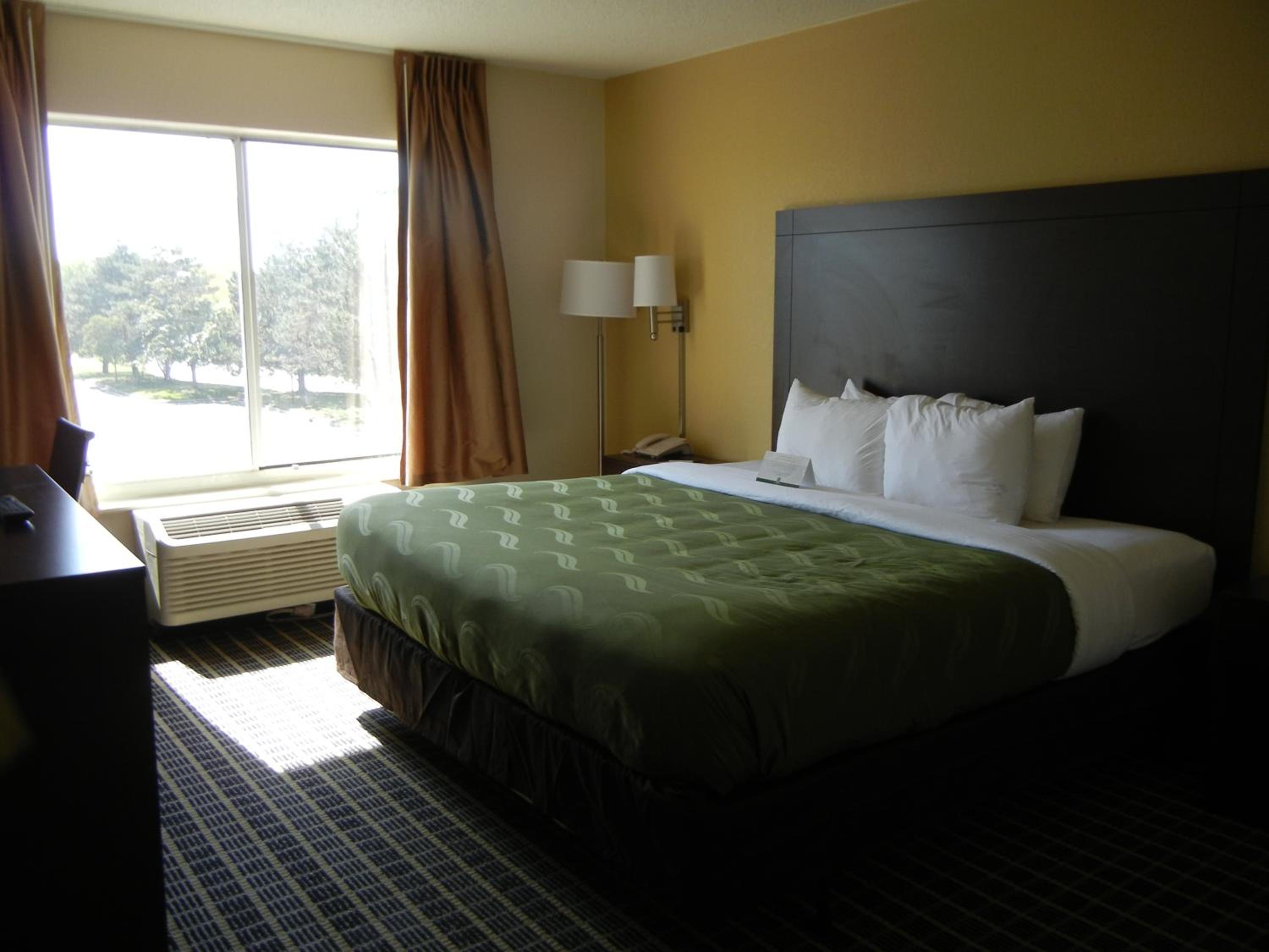 King Room - Non-Smoking - Photo 3