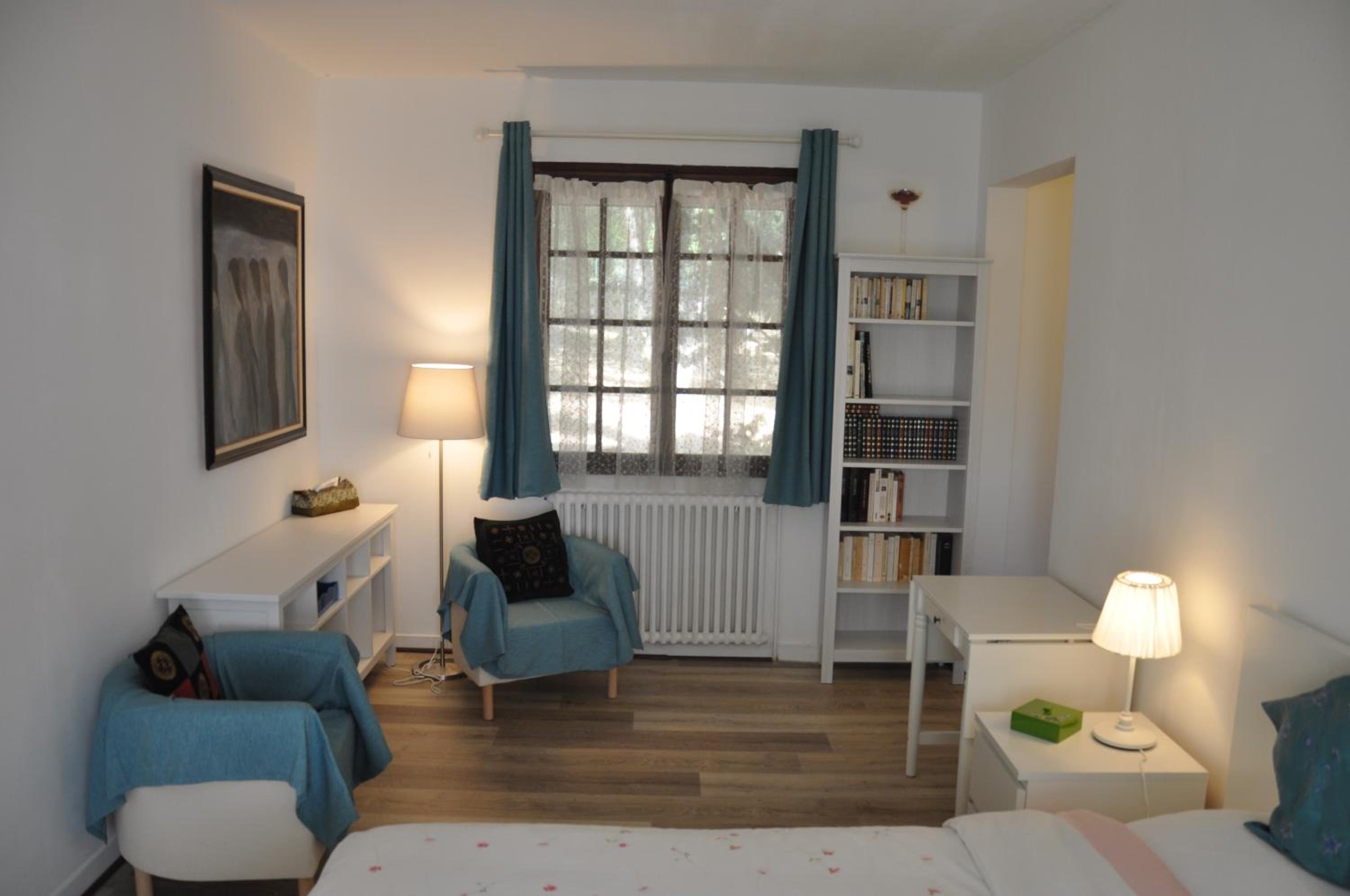 Queen Suite with Pool View - Photo 12