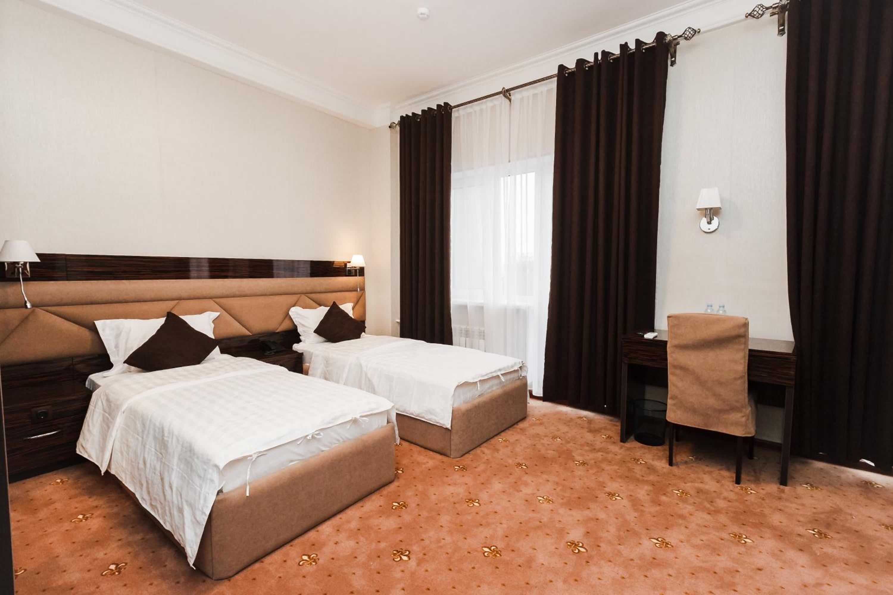 Standard Twin Room - Photo 1