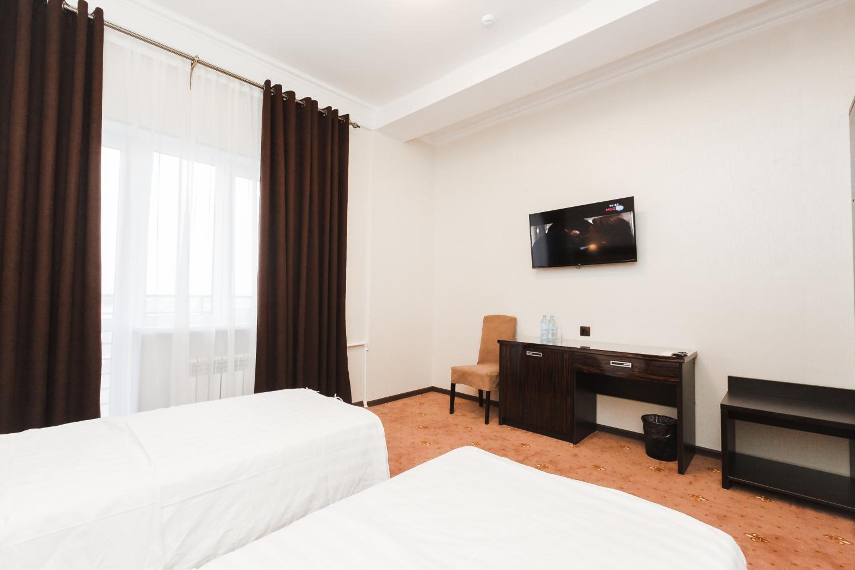 Standard Twin Room - Photo 2