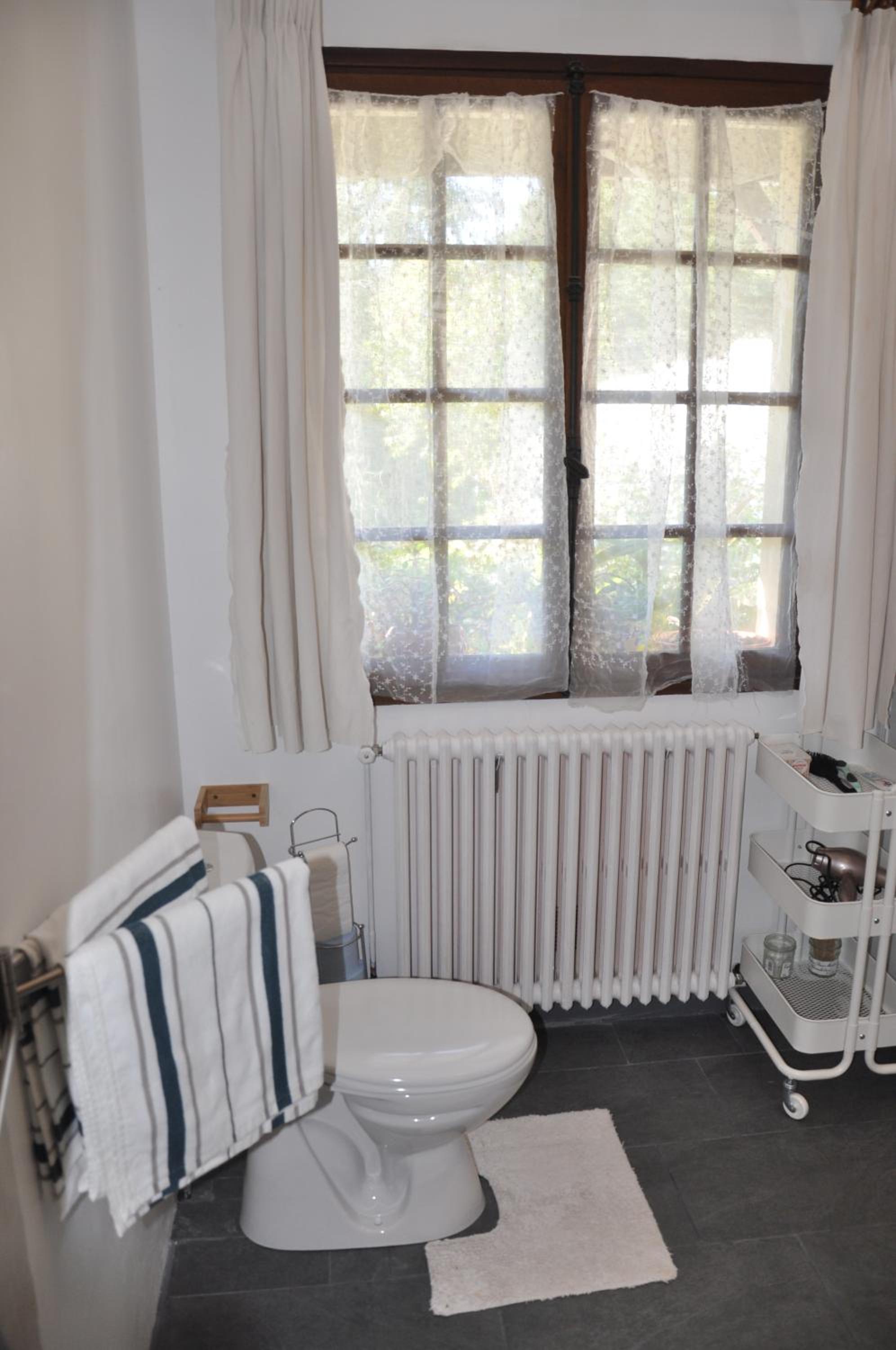 Queen Suite with Pool View - Photo 19
