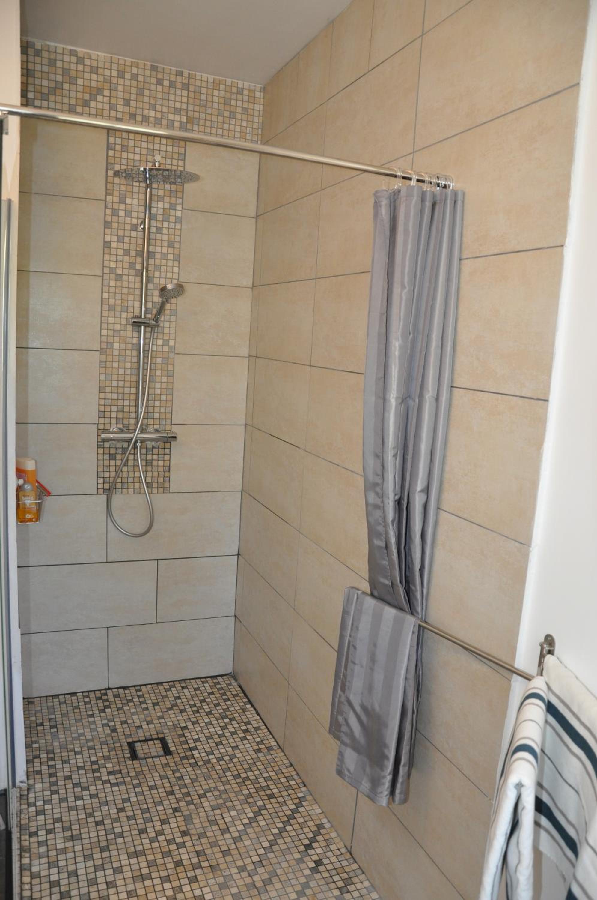 Queen Suite with Pool View - Photo 23