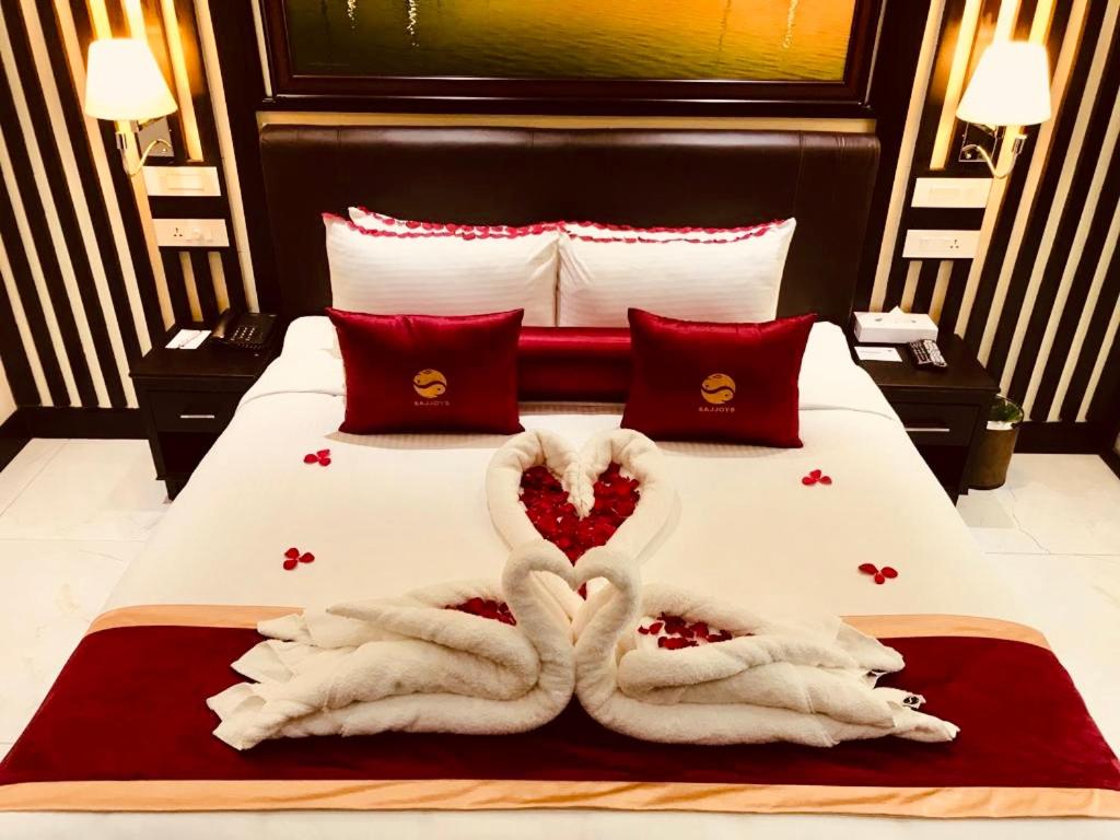 Deluxe King Suite - Photo 3