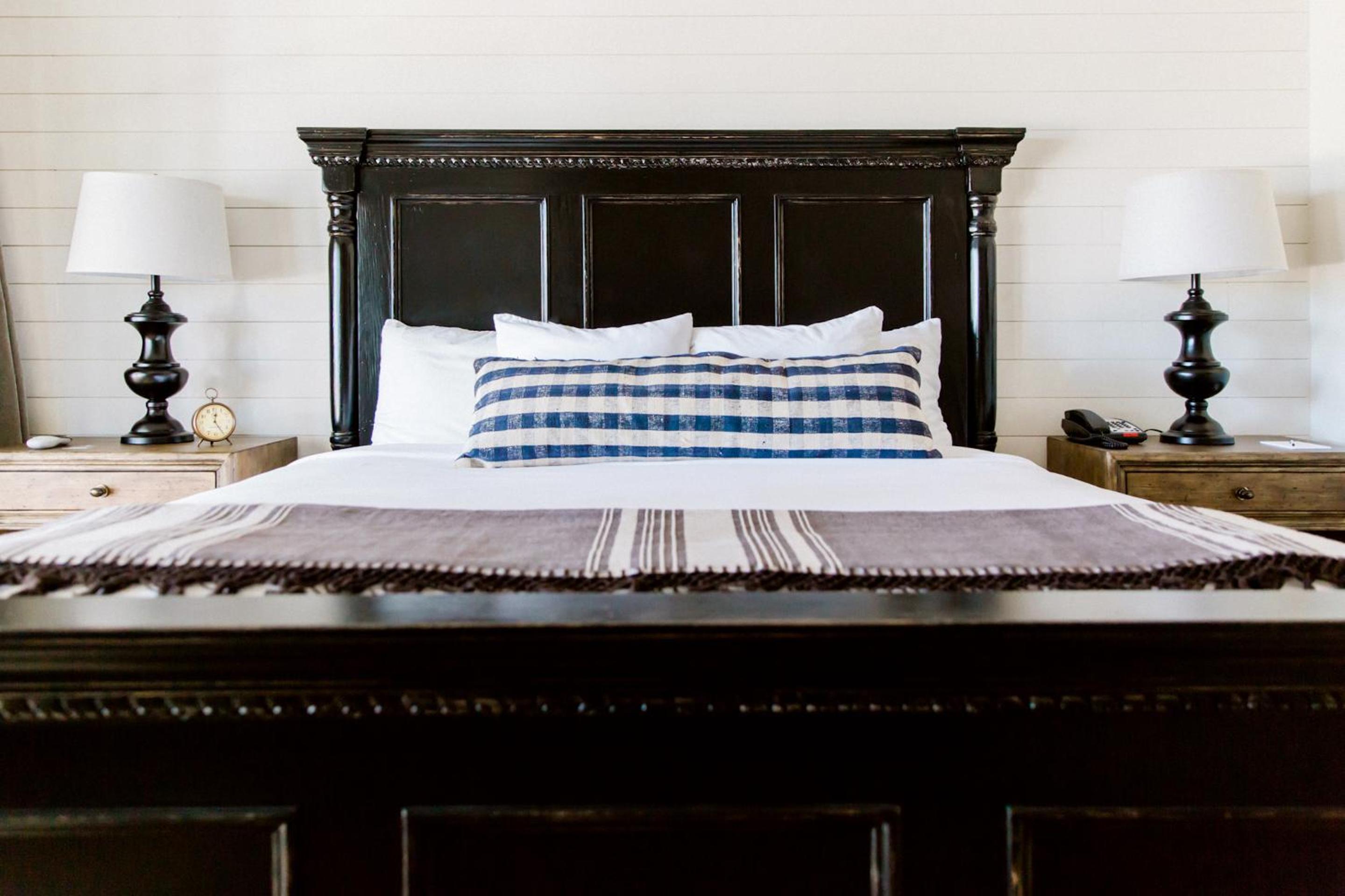 Standard King Room - Photo 2