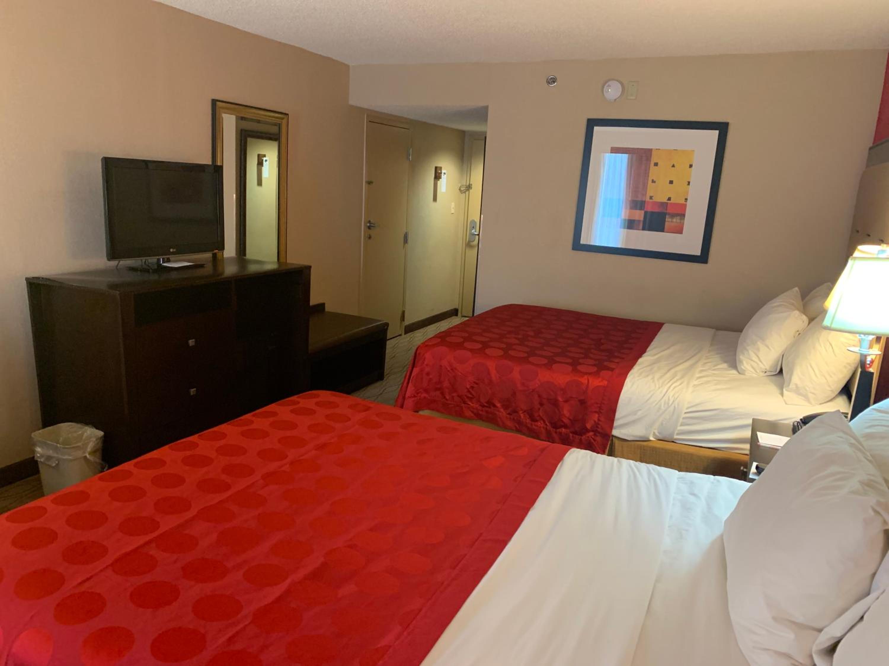 Queen Room With Two Queen Beds - Non-Smoking - Photo 1
