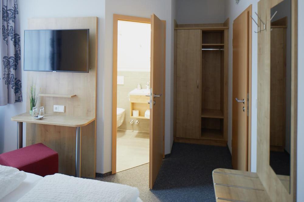Triple Room with Shower - Photo 1