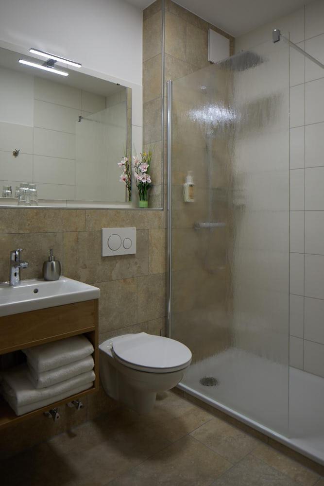 Triple Room with Shower - Photo 10