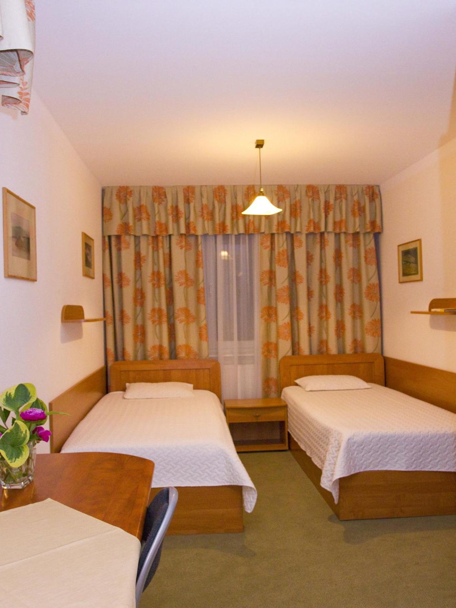 Twin Room - Photo 1