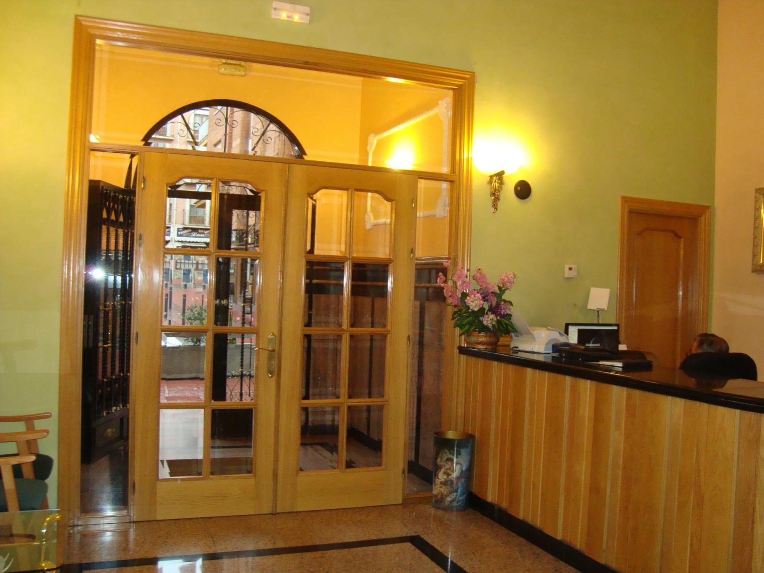 Basic Triple Room photo 3