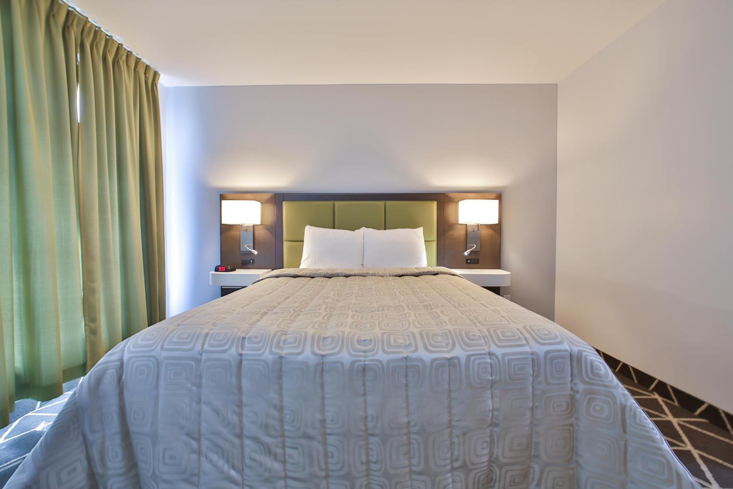 Luxury Queen Suite - Photo 4