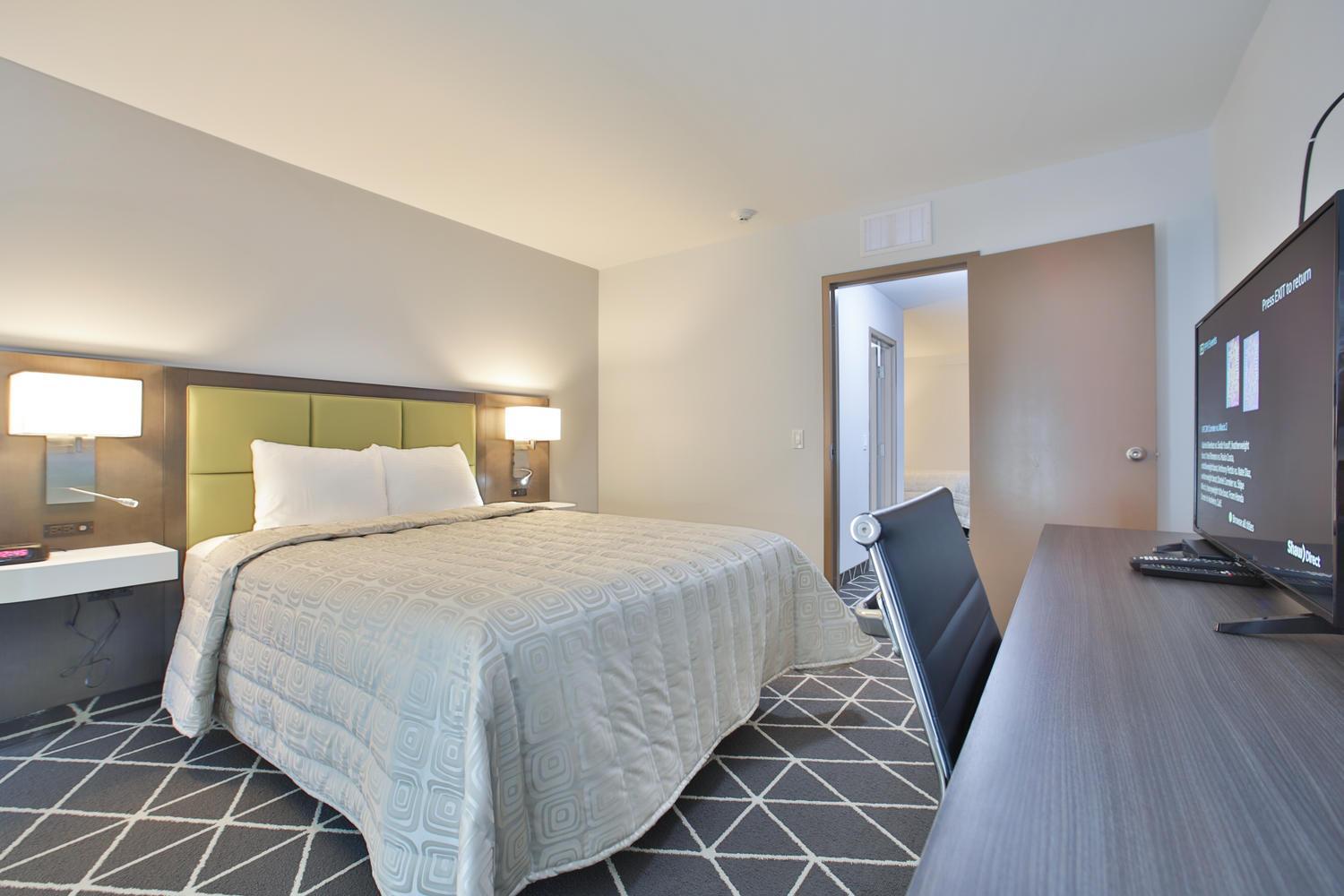 Luxury Queen Suite - Photo 1