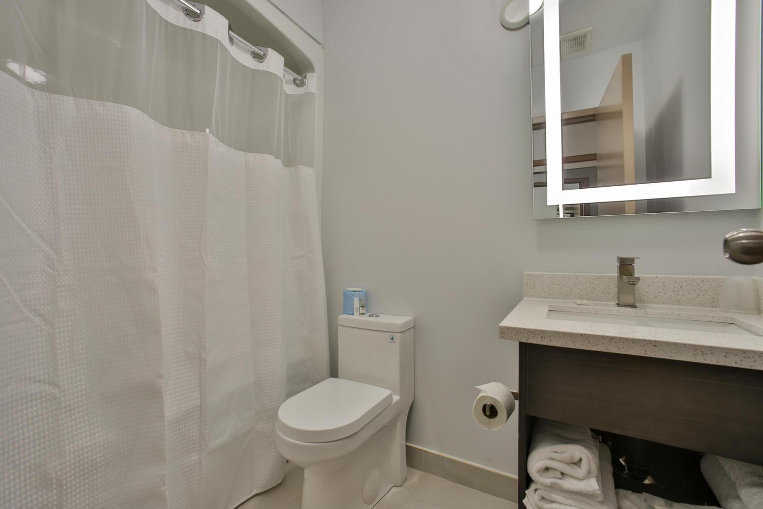 Luxury Queen Suite - Photo 2