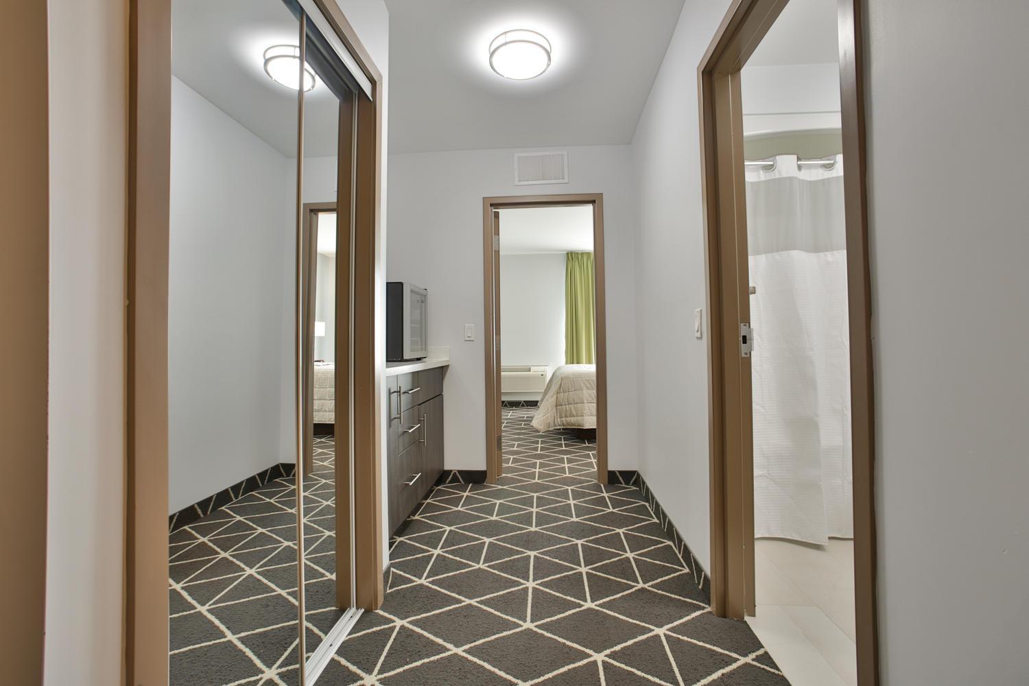 Luxury Queen Suite - Photo 5