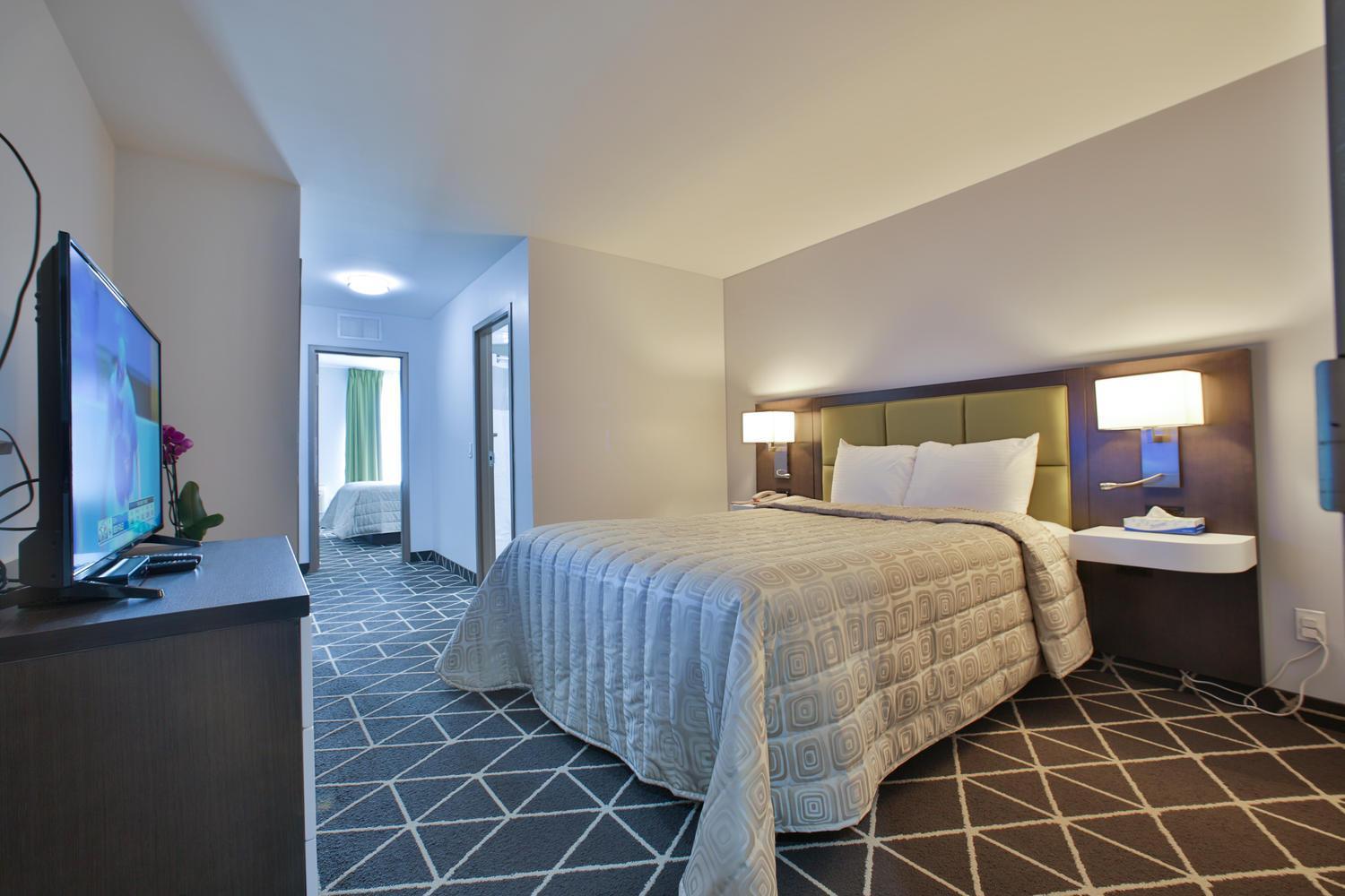 Luxury Queen Suite - Photo 8