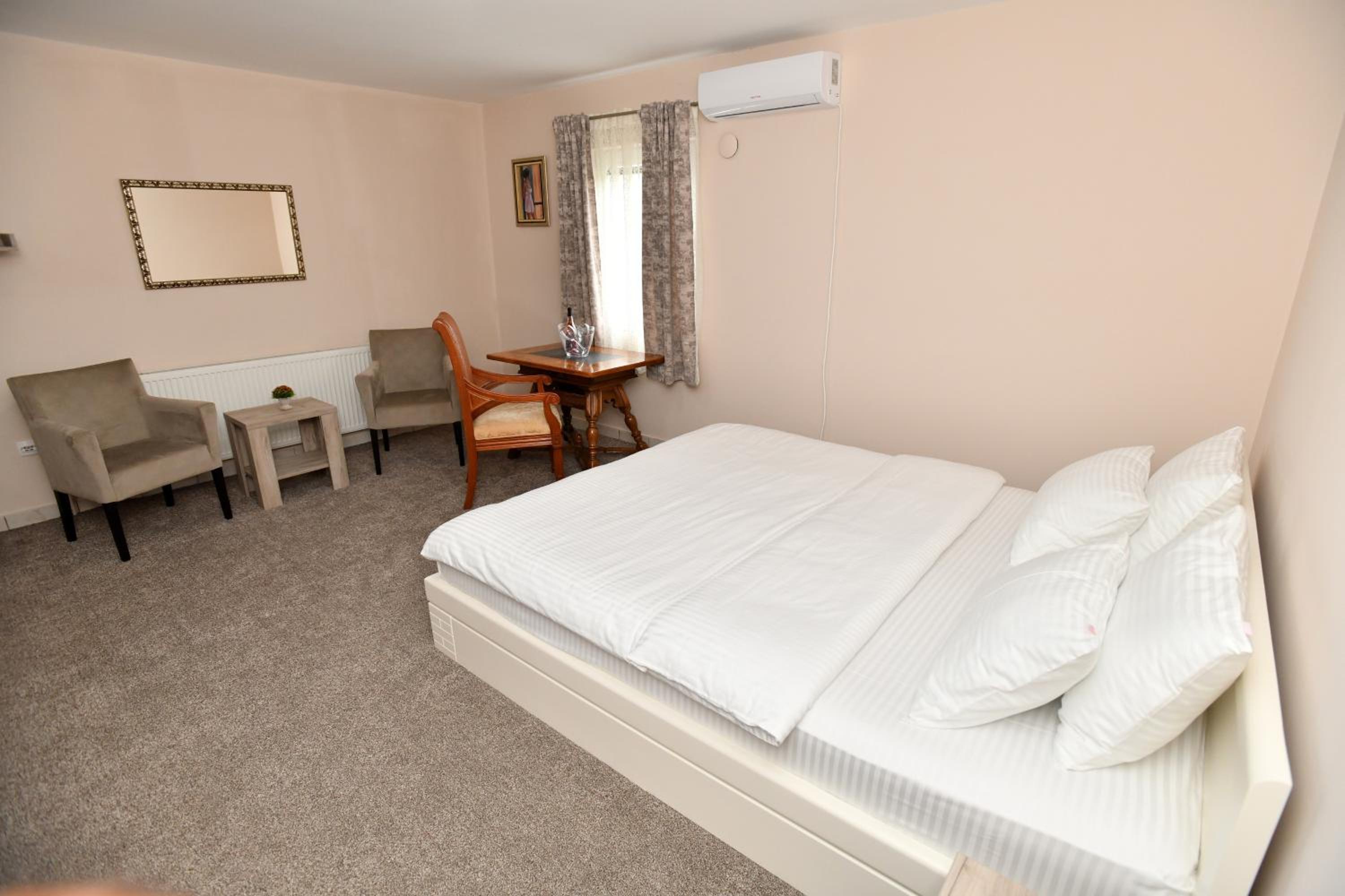 Apartment - Photo 4