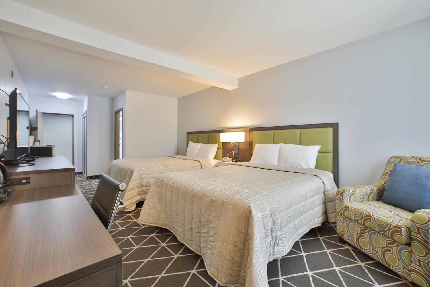 Luxury Queen Room with 2 Queen Beds - Photo 3