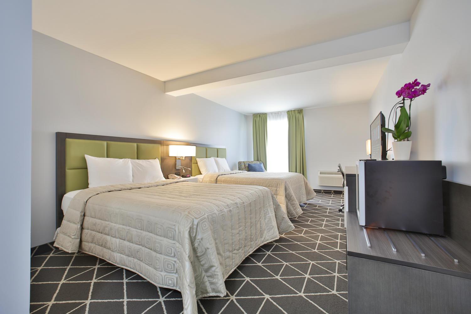 Luxury Queen Room with 2 Queen Beds - Photo 1
