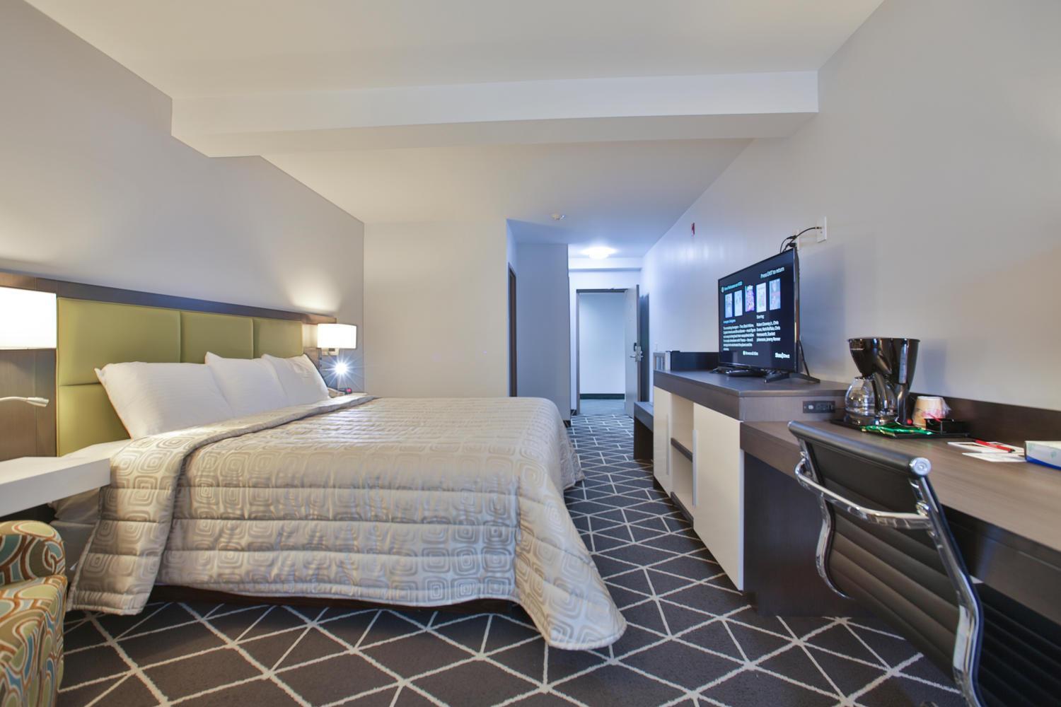 Luxury King Room - Photo 7