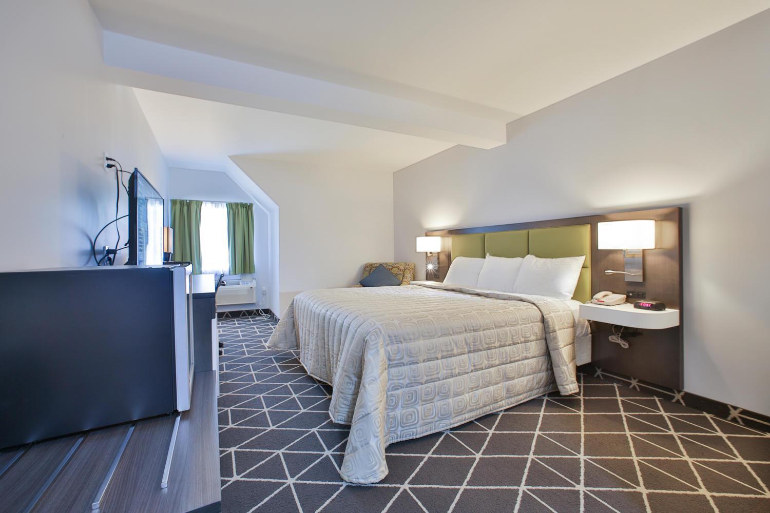 Luxury King Room - Photo 12