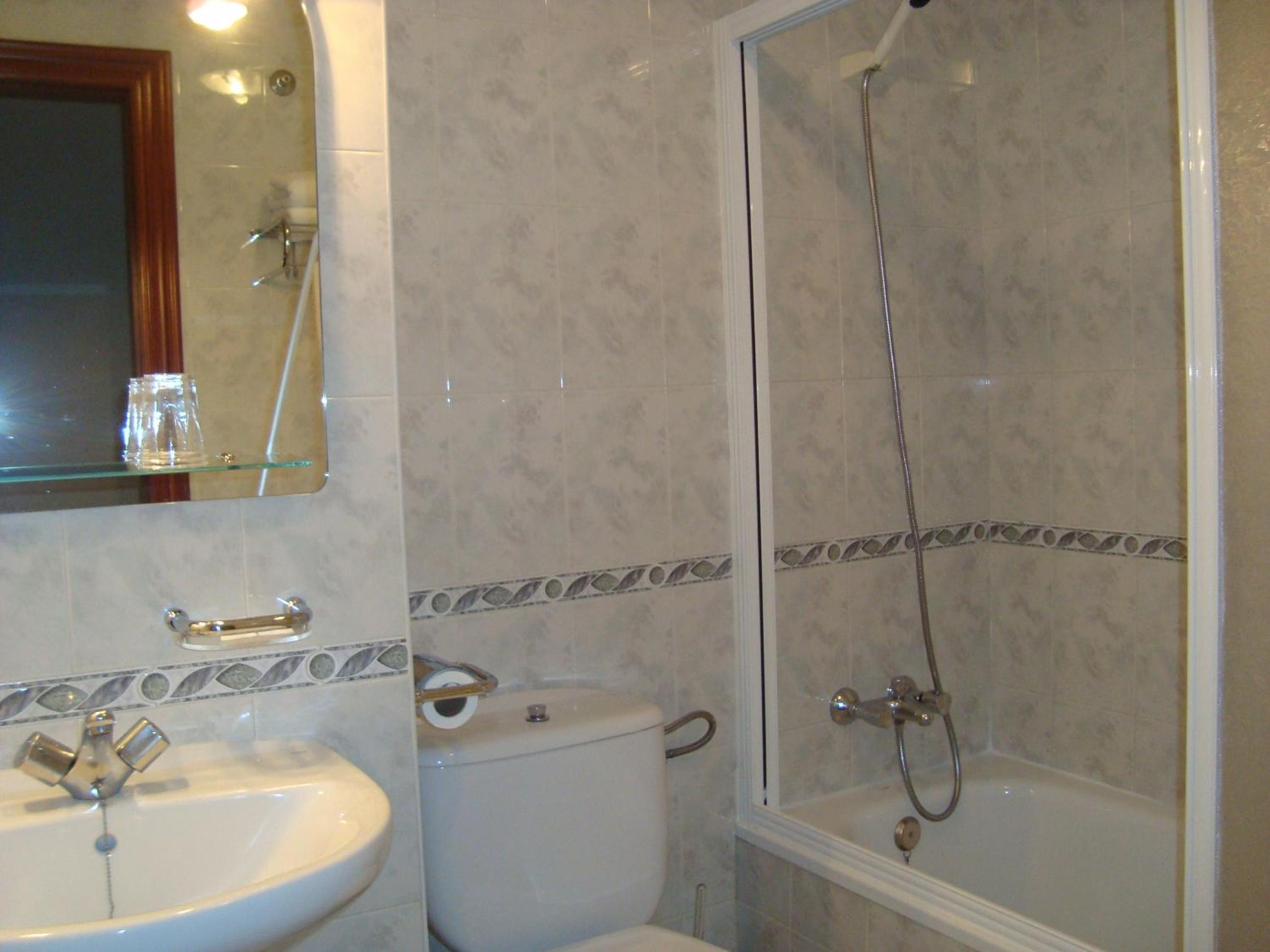 Basic Triple Room photo 2