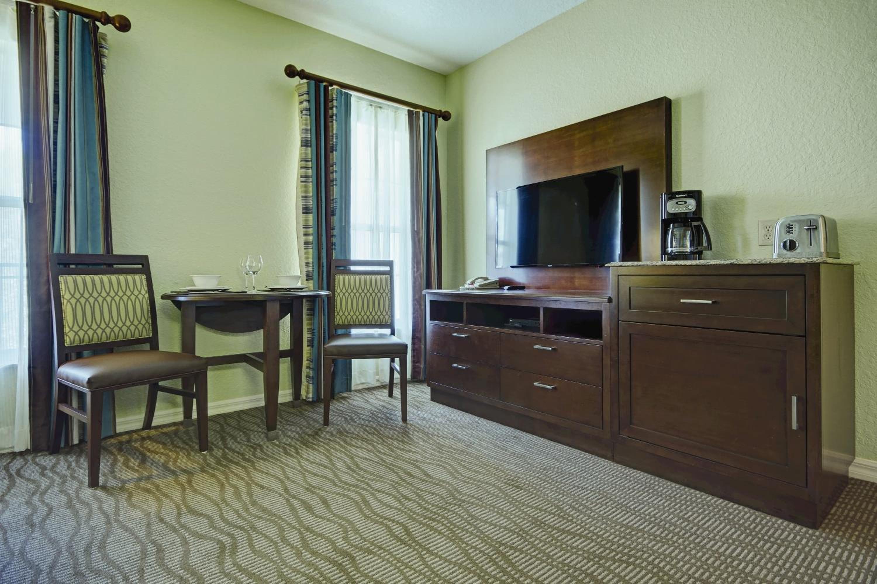 One-Bedroom Suite photo 2