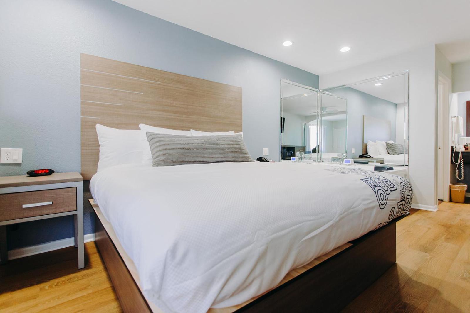 King Suite with Spa Bath photo 3