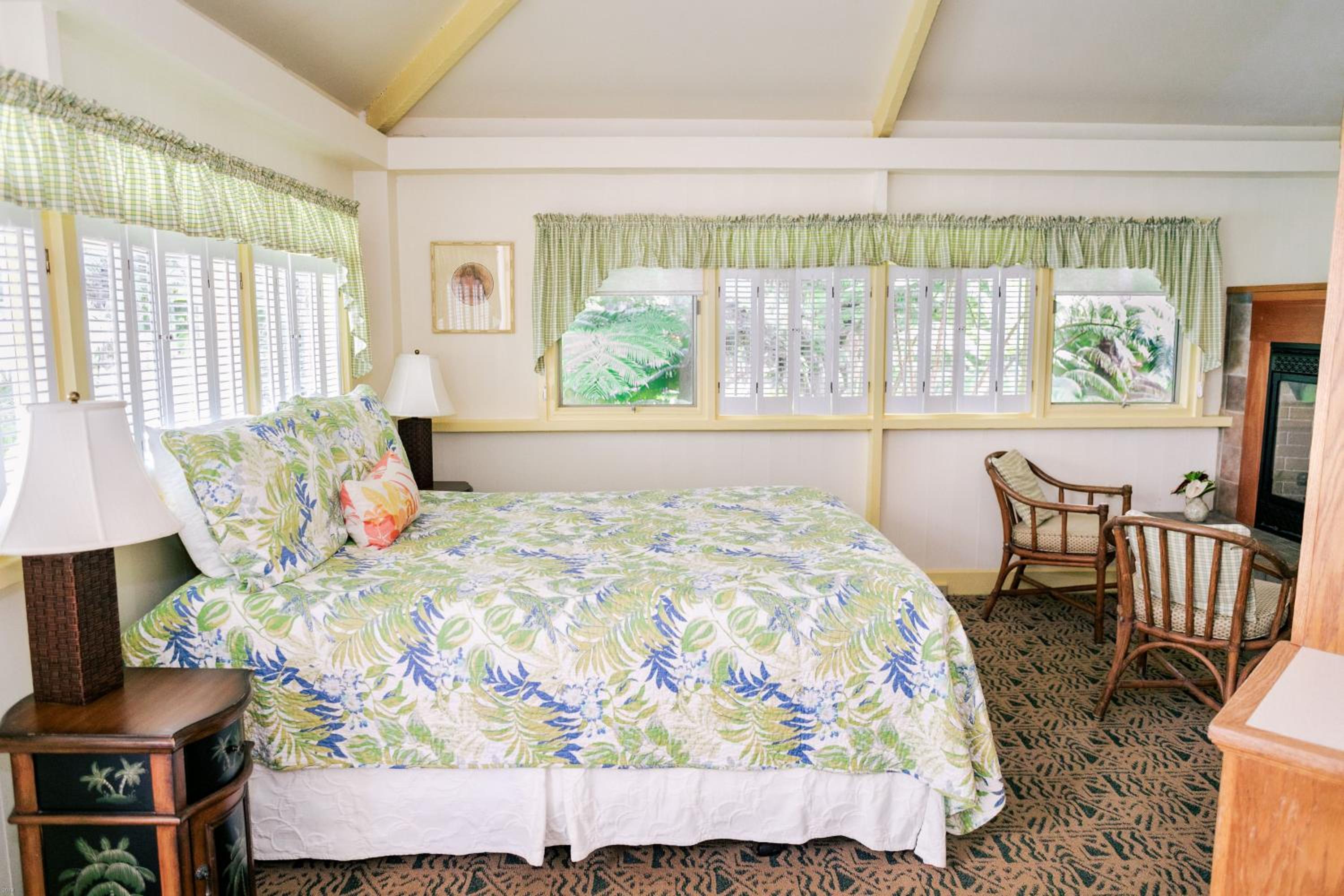 Standard Queen Room