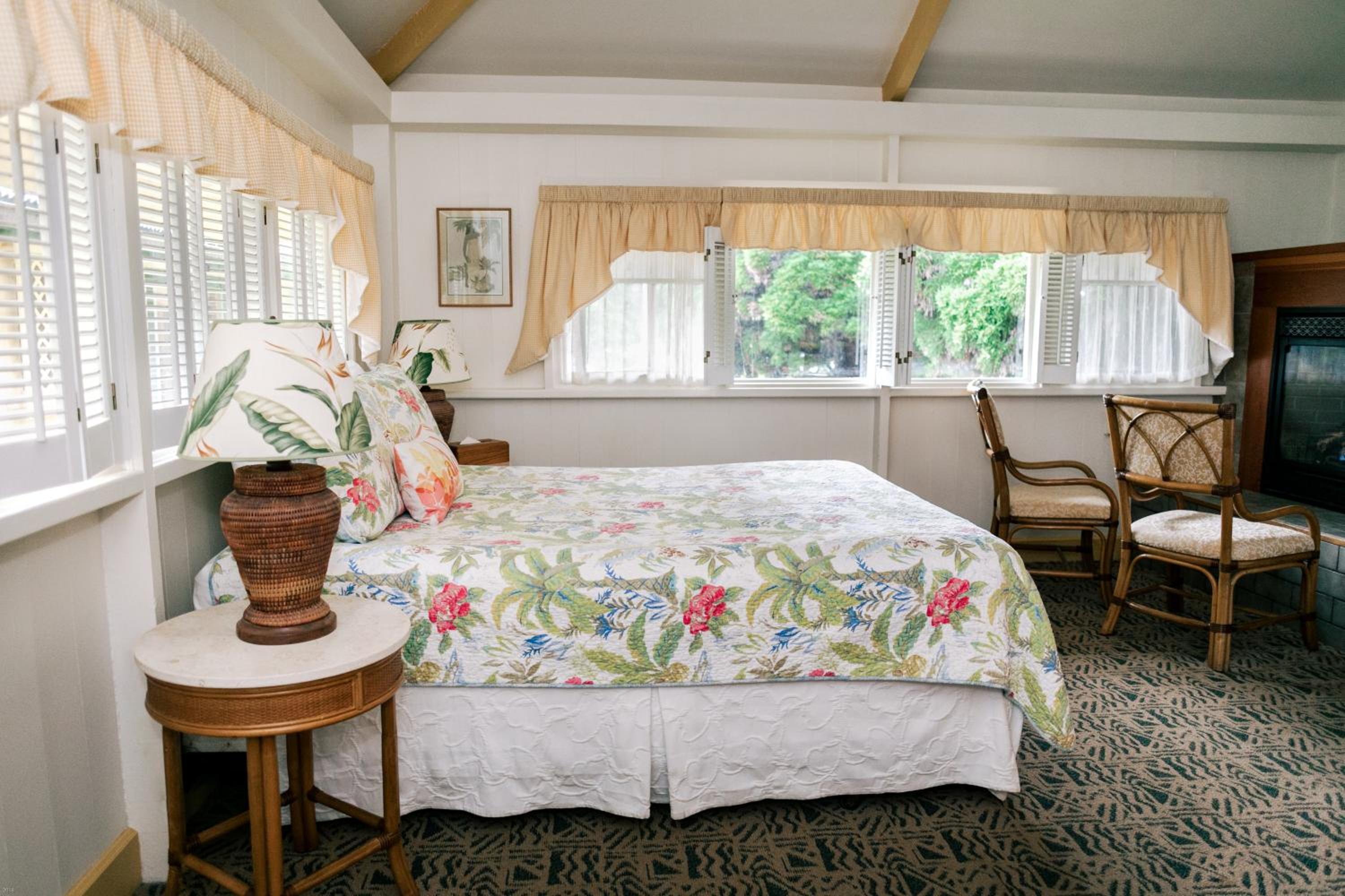 Standard Queen Room